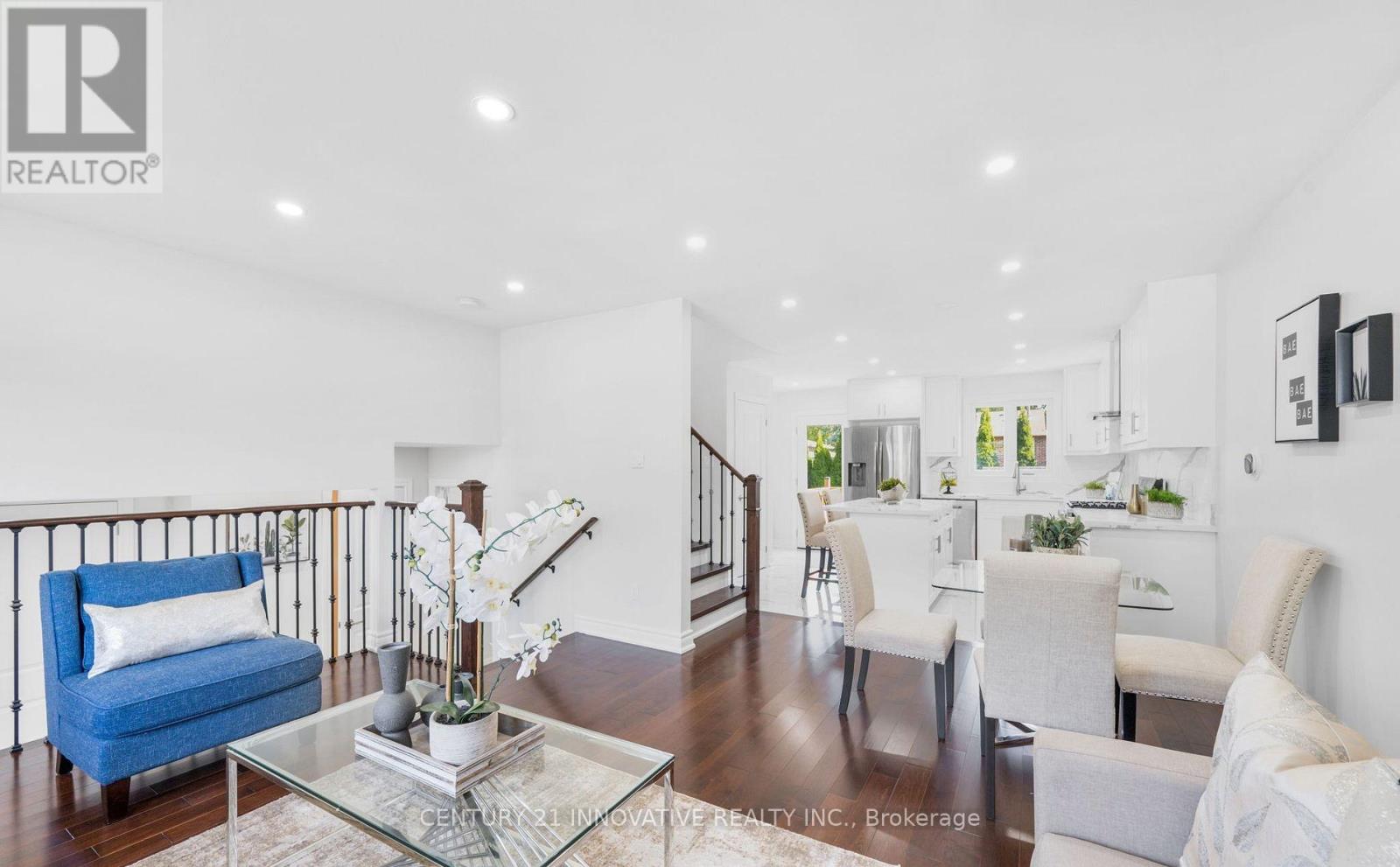 Photo 4 of 17 Chopin Court, Whitby ON