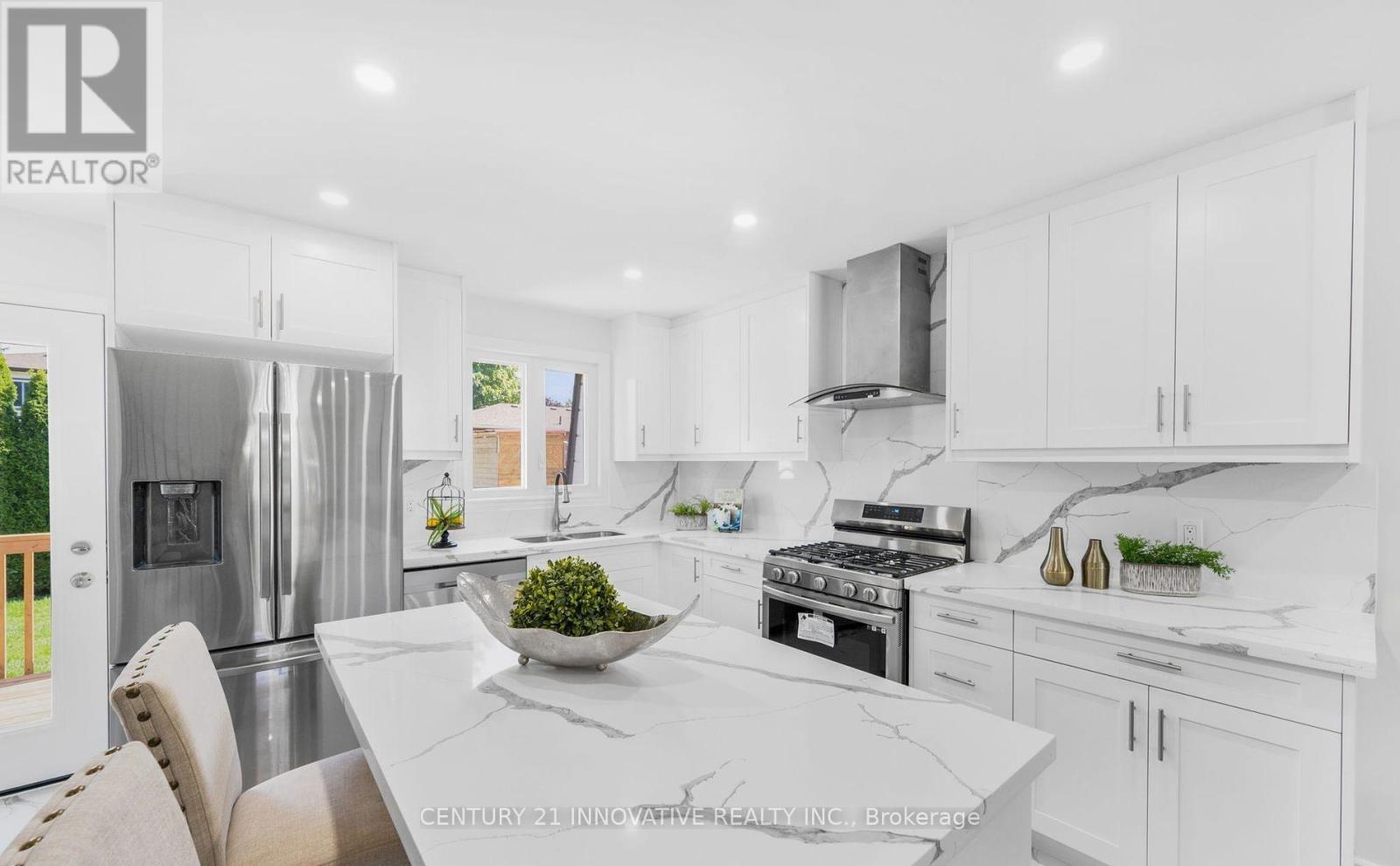 Photo 29 of 17 Chopin Court, Whitby ON