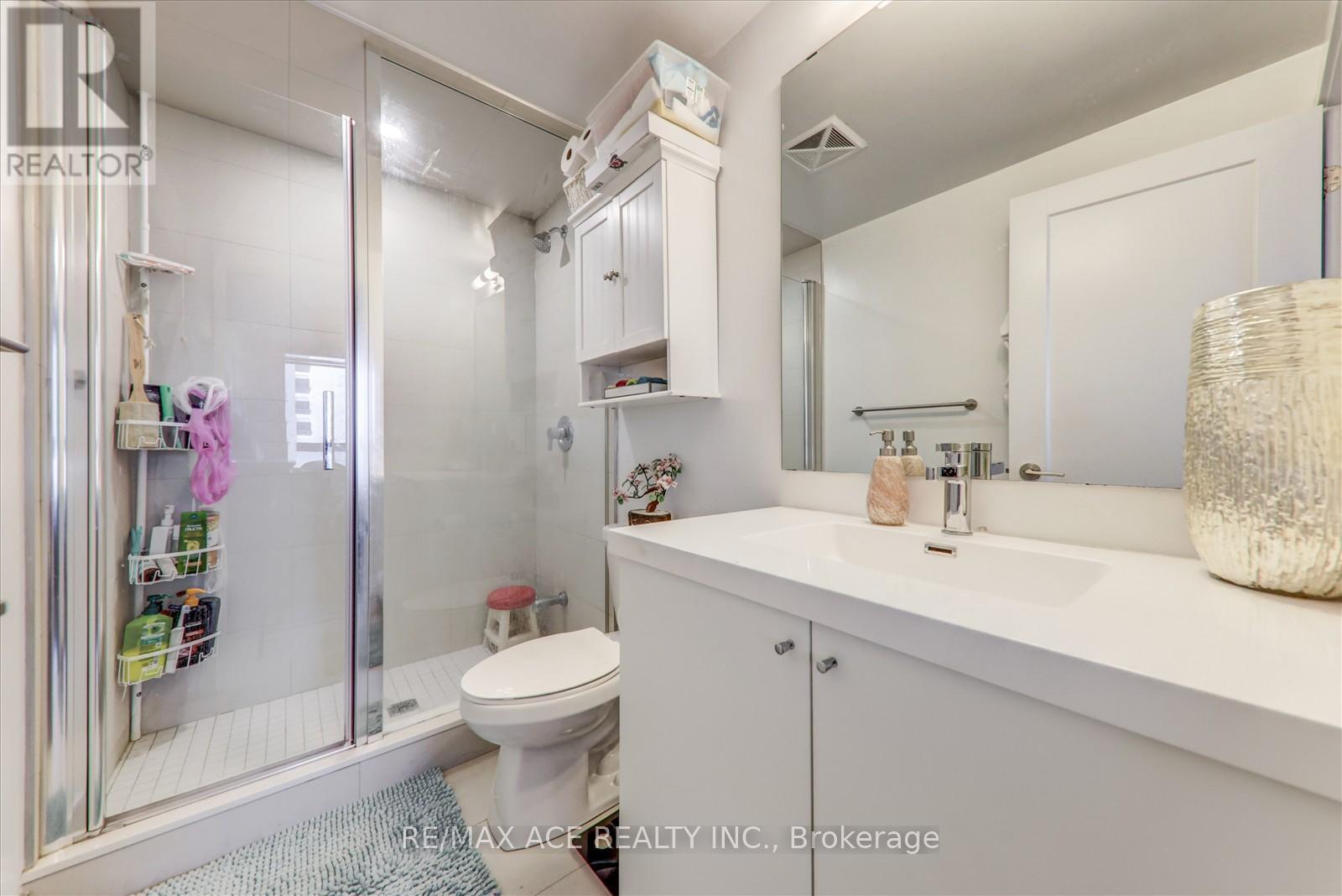 Photo 3 of 914 2550 Simcoe Street N, Oshawa ON