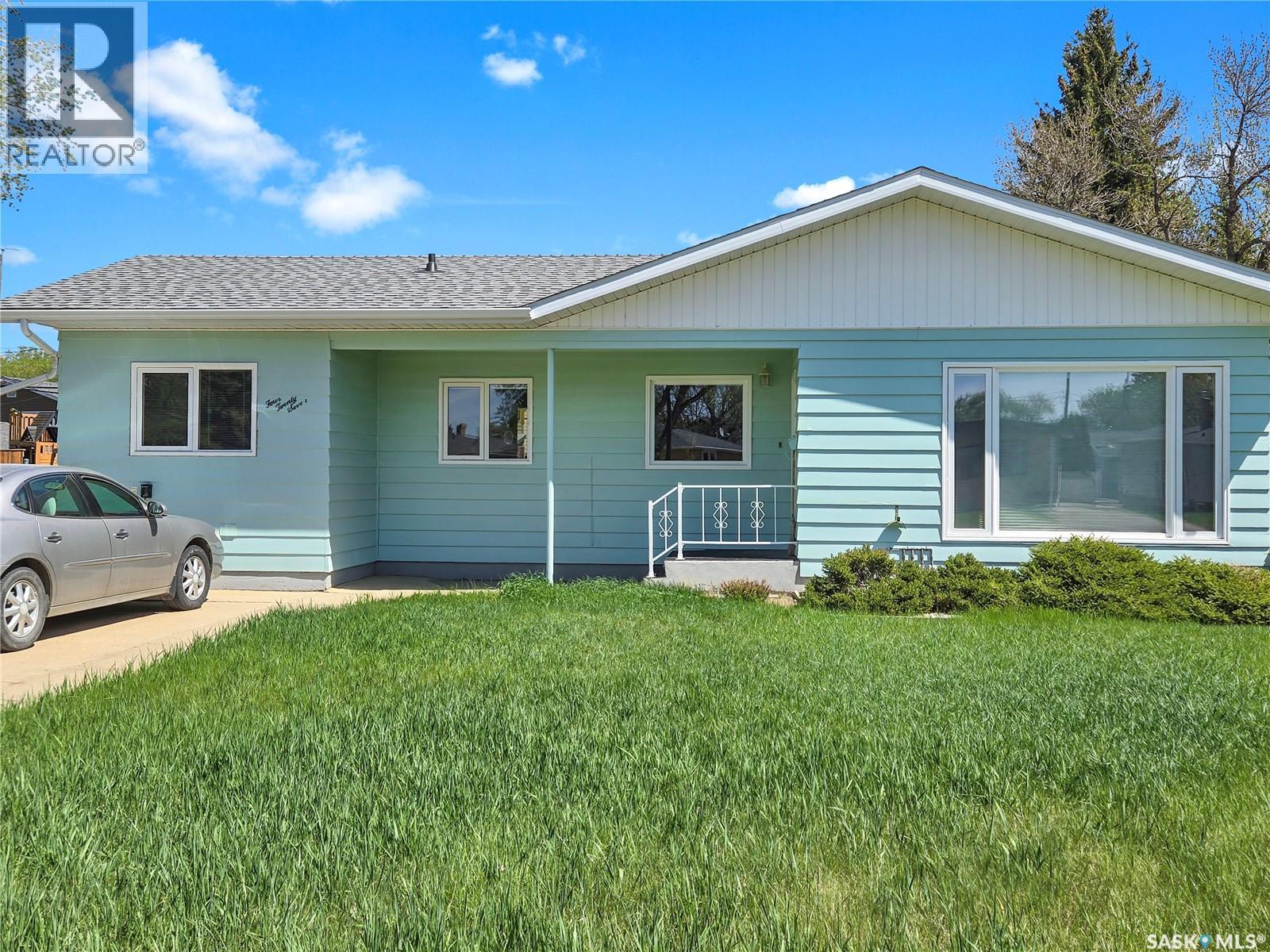 427 15th AVENUE NE, Swift Current, Saskatchewan