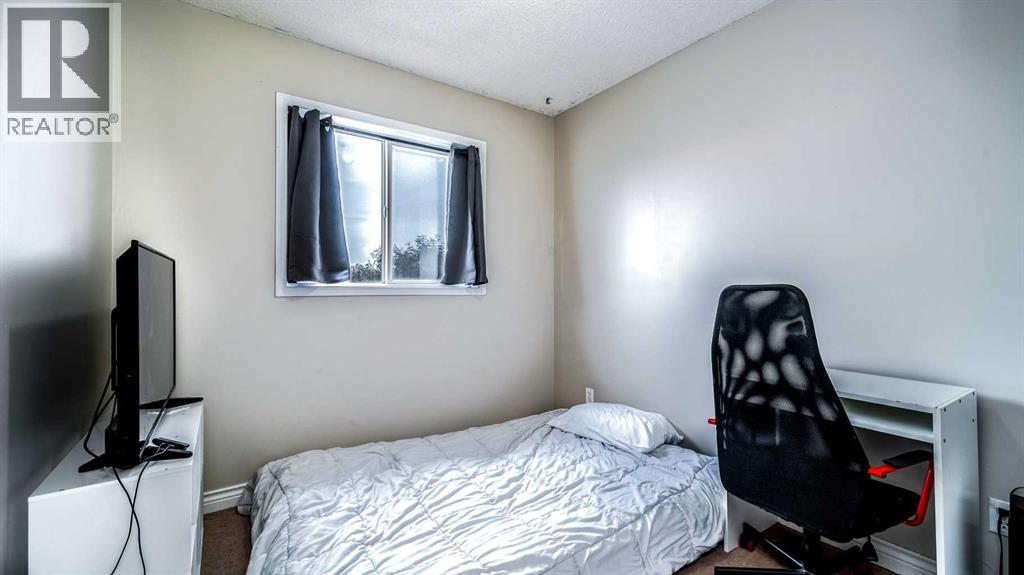 Single Family House for Sale in  Mt Aberdeen Link SE McKenzie Lake Calgary 