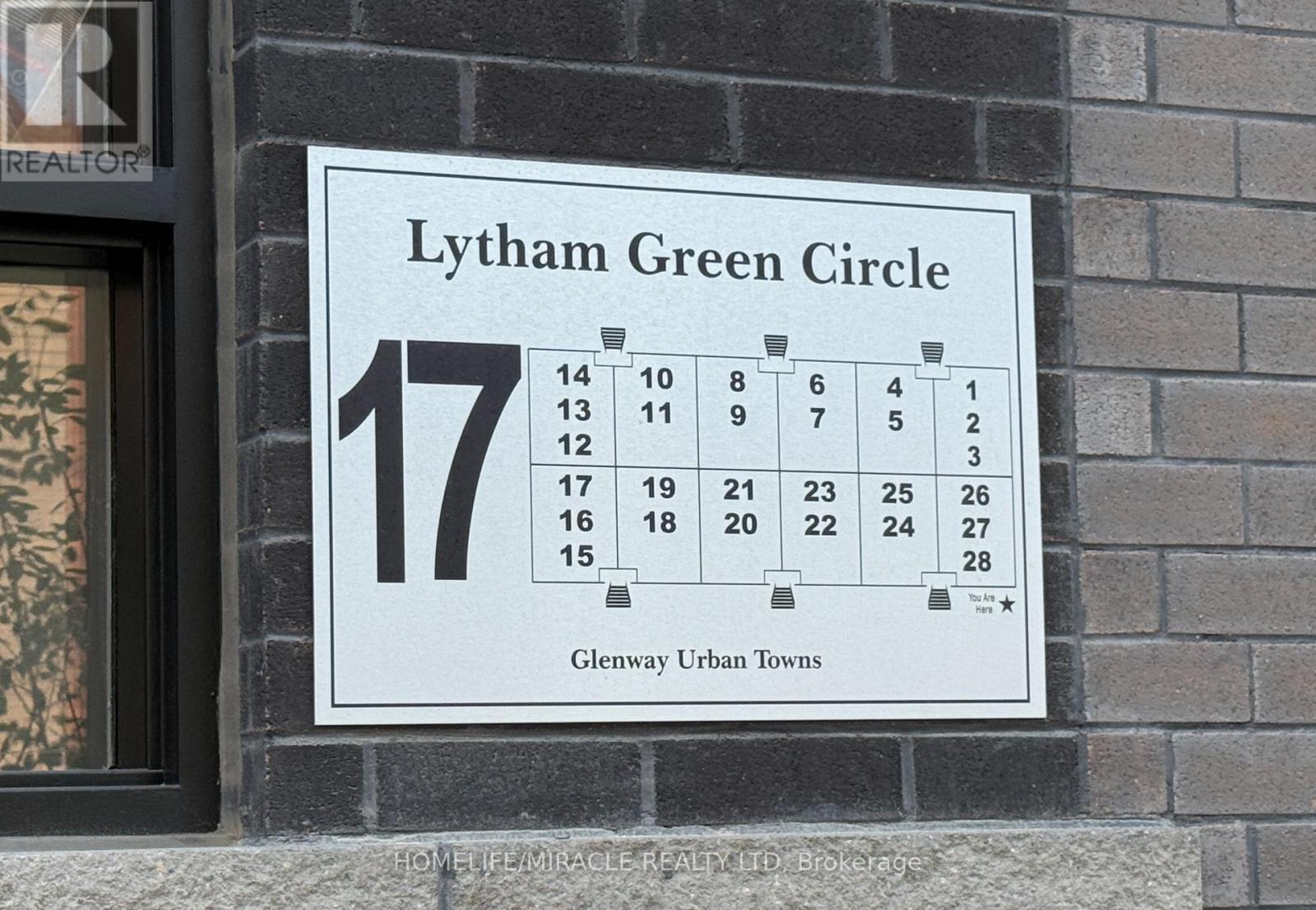 Photo 25 of 26 17 Lytham Green Circle, Newmarket ON