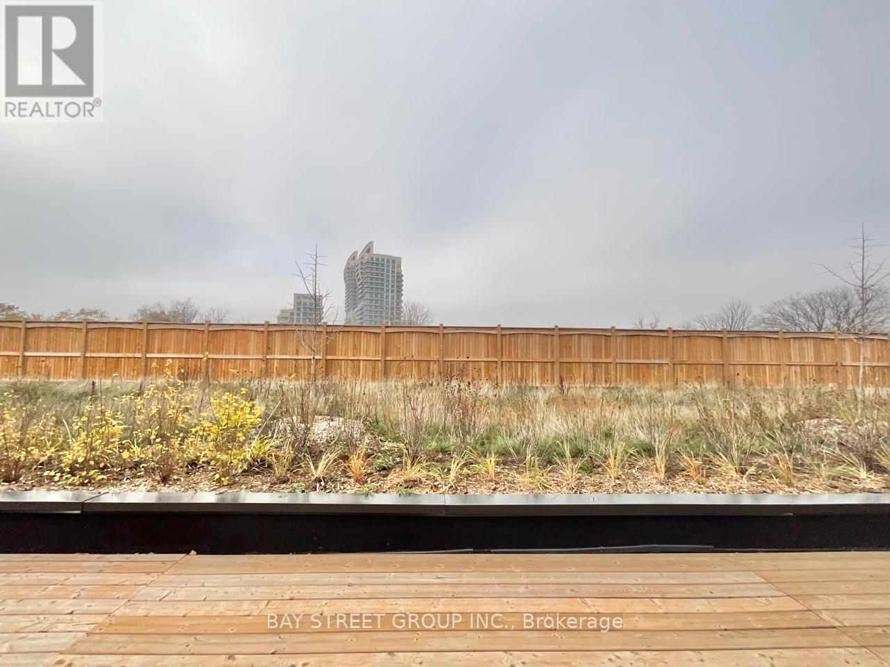 Photo 16 of 12 370 G Red Maple Road, Richmond Hill ON