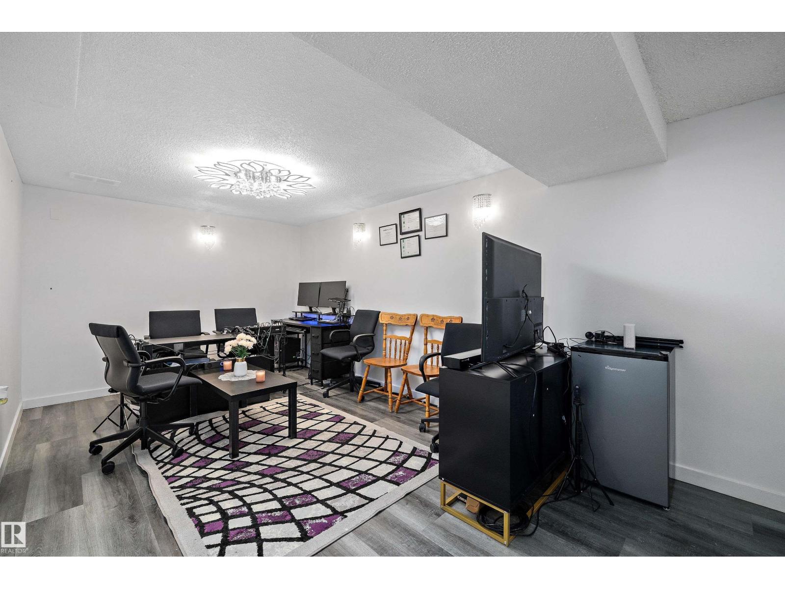 Photo 1 of 127 Cornell Co Nw, Edmonton AB