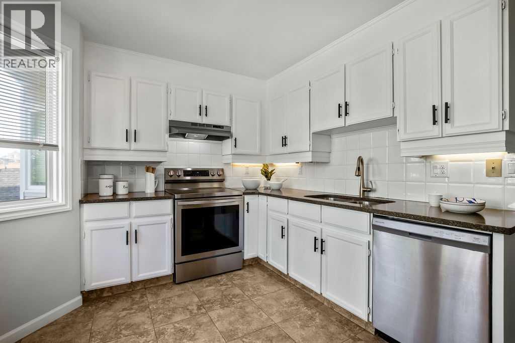 Single Family House for Sale in  Coachway Green SW Coach Hill Calgary 