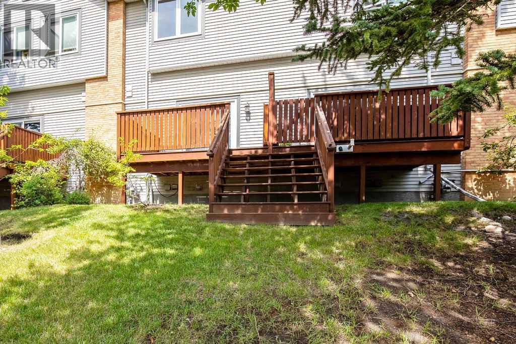 6 Coachway Green SW, Calgary, Alberta
