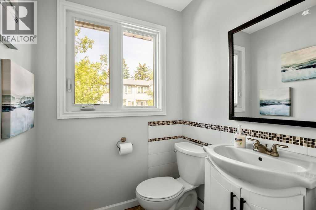 Single Family House for Sale in  Coachway Green SW Coach Hill Calgary 