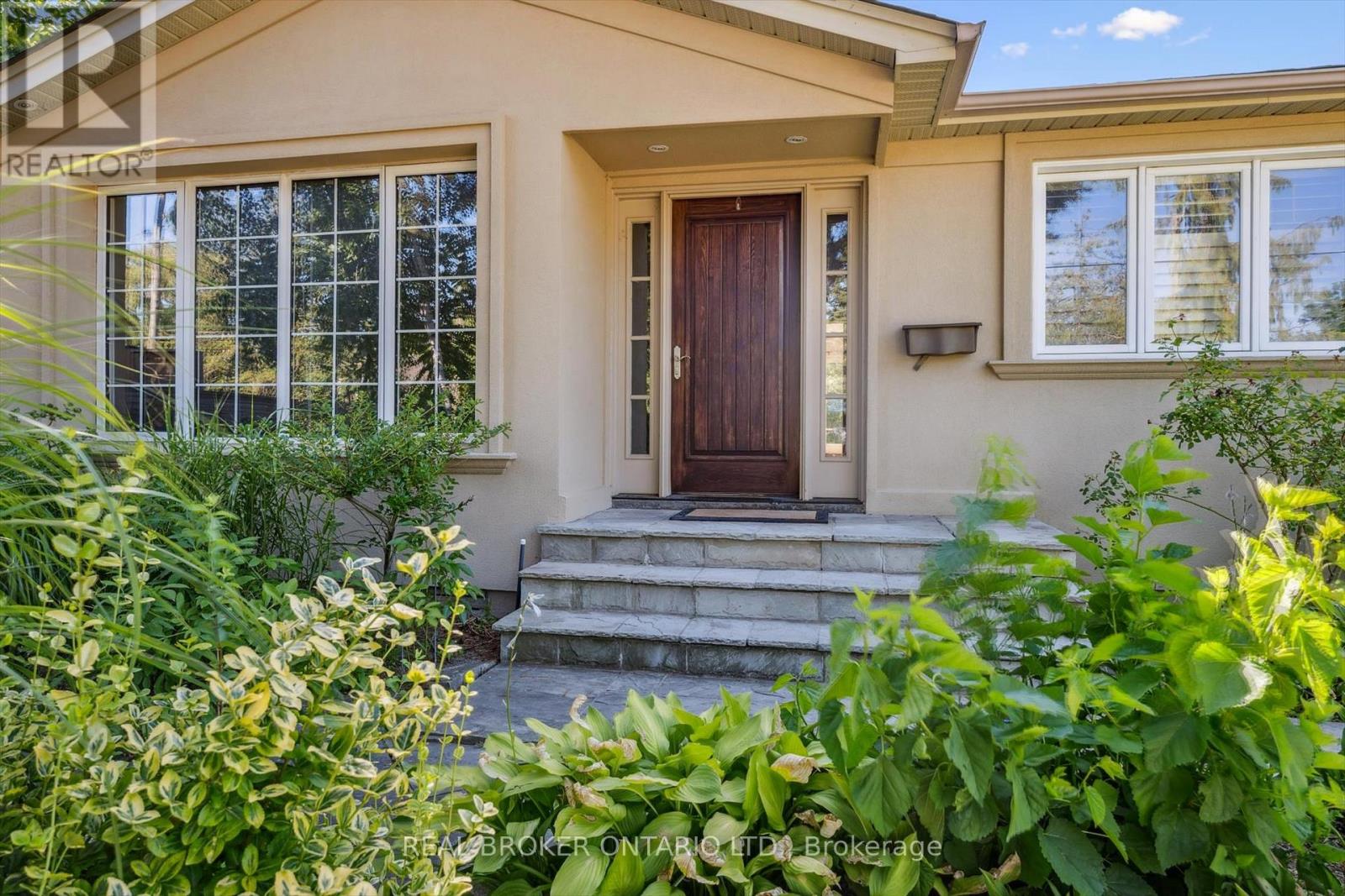 Photo 6 of 1204 Cynthia Lane, Oakville ON