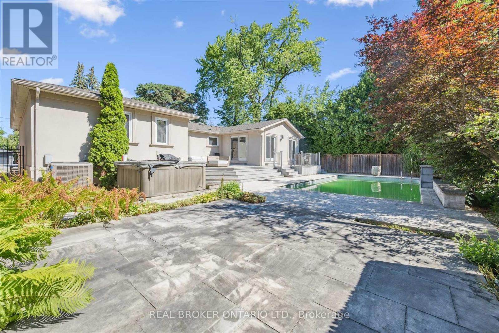 Photo 34 of 1204 Cynthia Lane, Oakville ON