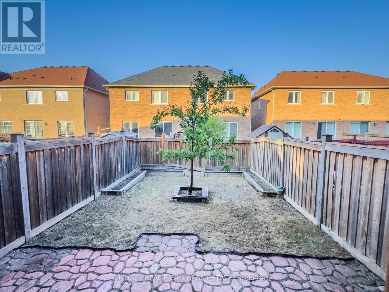 Photo 15 of 144 Sussexvale Drive, Brampton ON