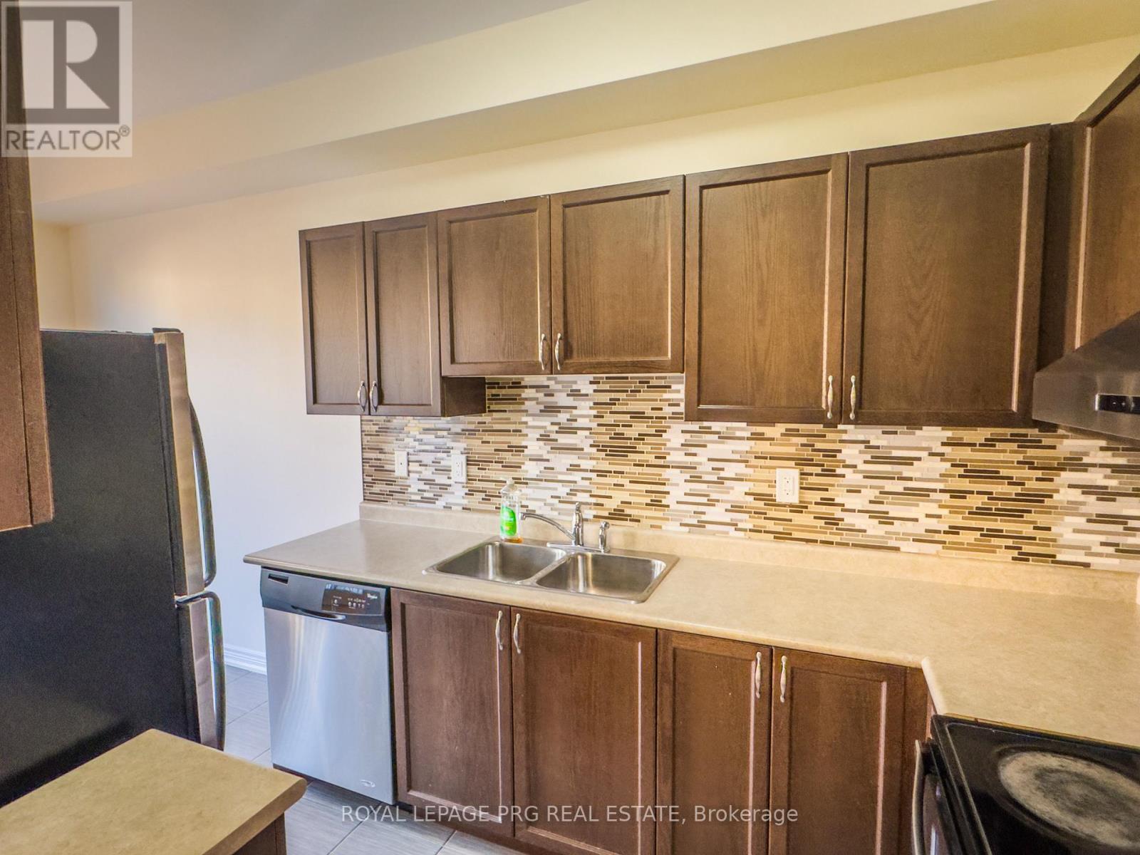 Photo 6 of 144 Sussexvale Drive, Brampton ON