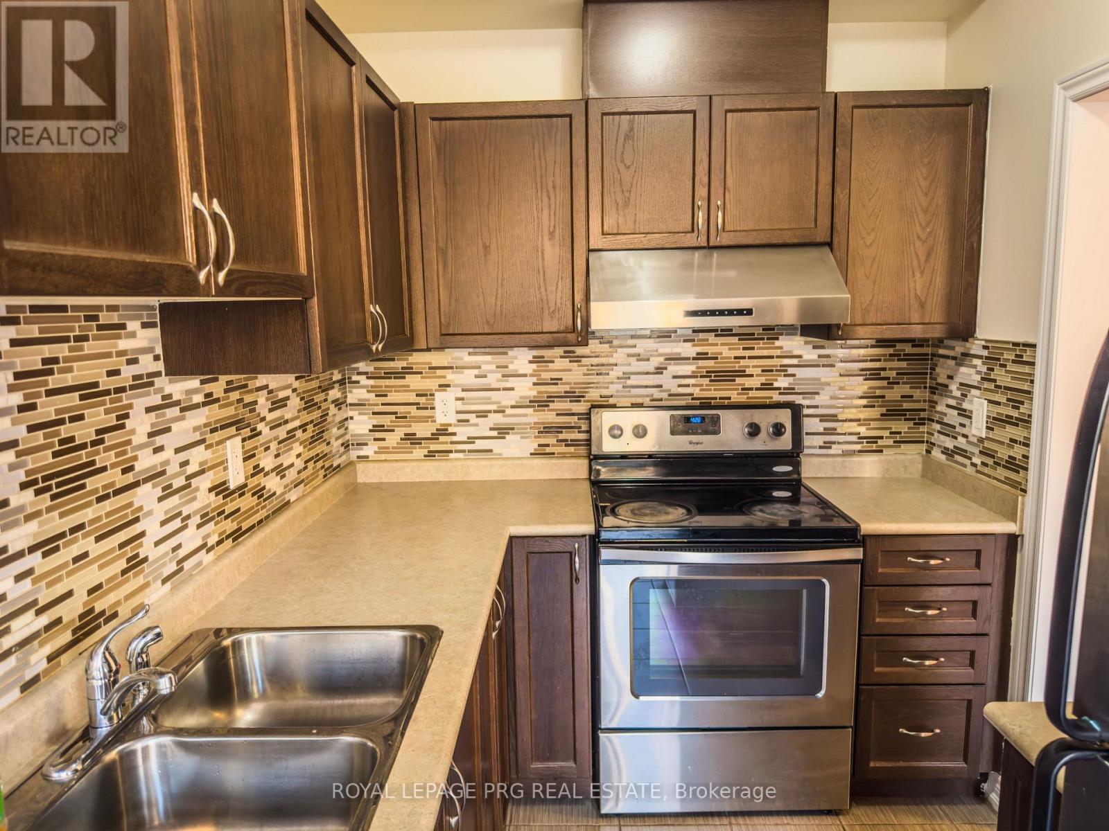 Photo 8 of 144 Sussexvale Drive, Brampton ON