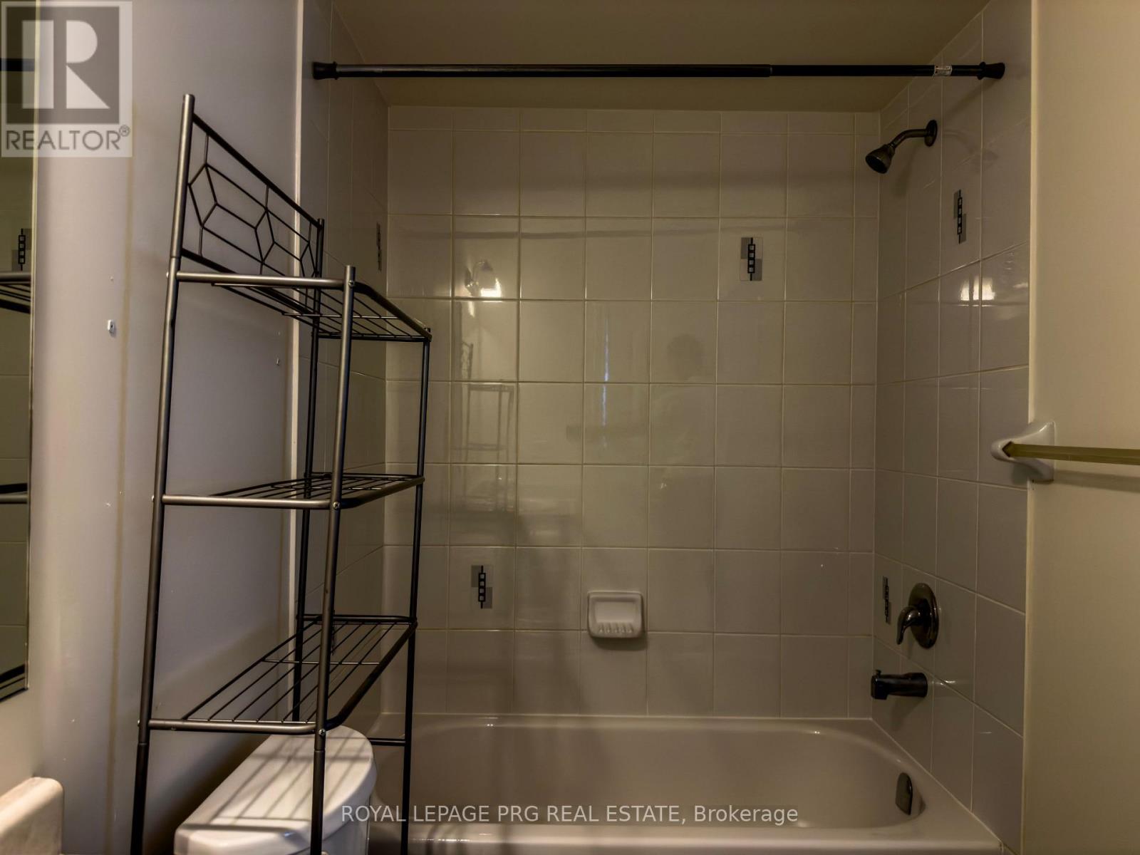 Photo 18 of 144 Sussexvale Drive, Brampton ON