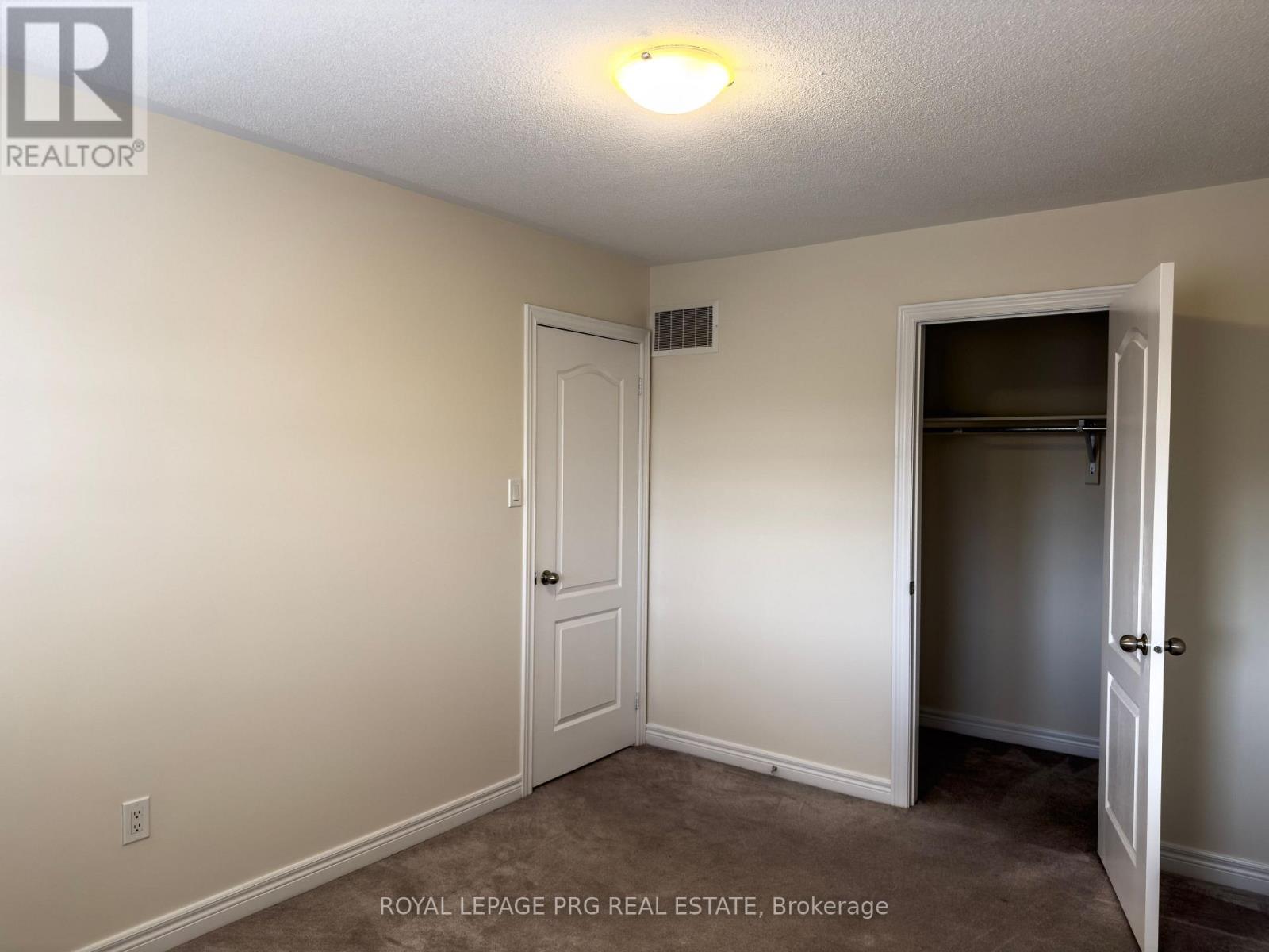 Photo 5 of 144 Sussexvale Drive, Brampton ON