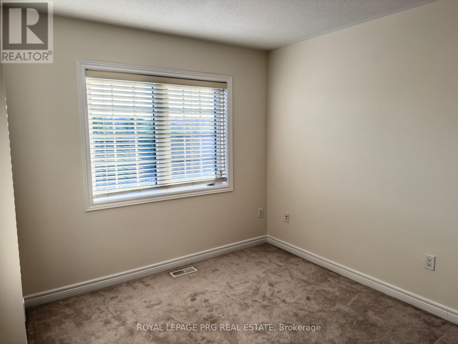 Photo 10 of 144 Sussexvale Drive, Brampton ON
