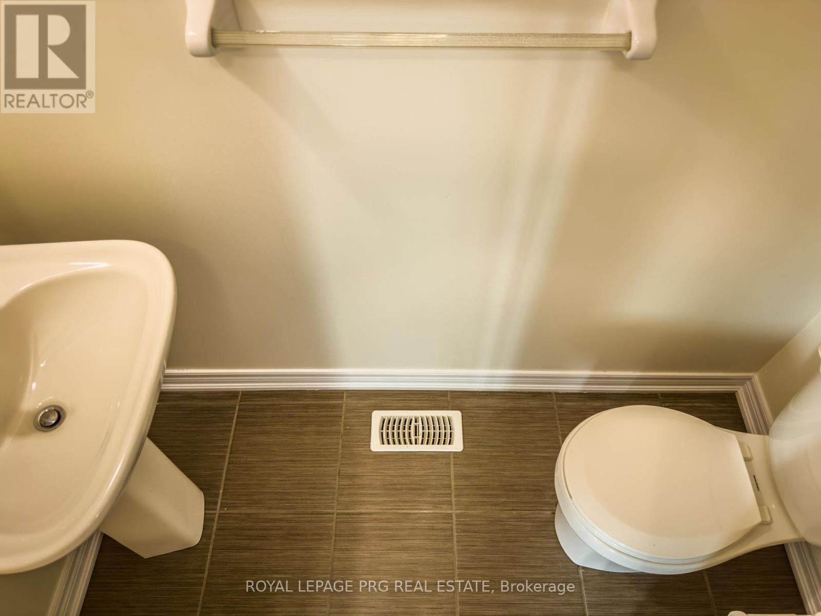 Photo 13 of 144 Sussexvale Drive, Brampton ON