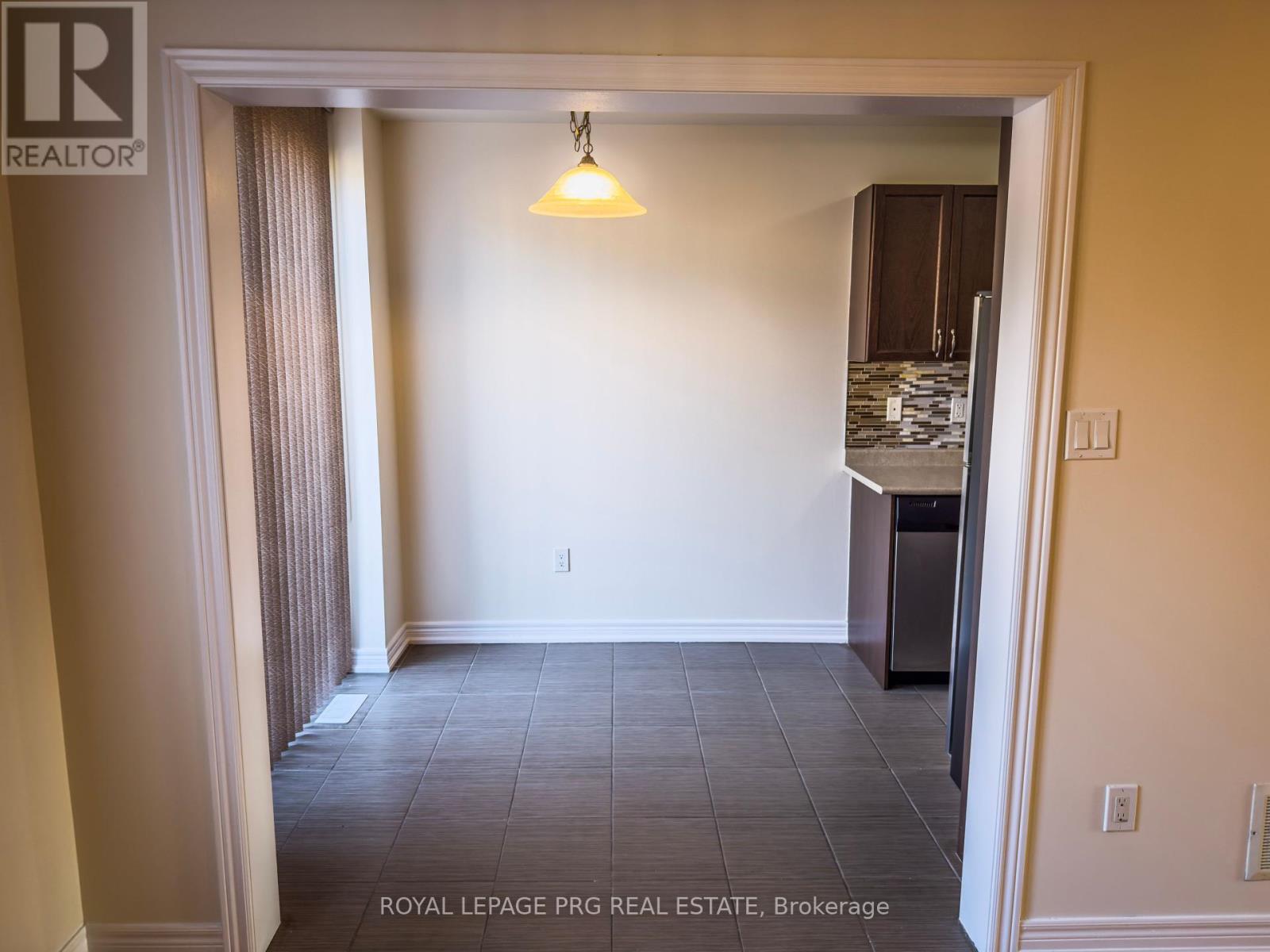 Photo 14 of 144 Sussexvale Drive, Brampton ON