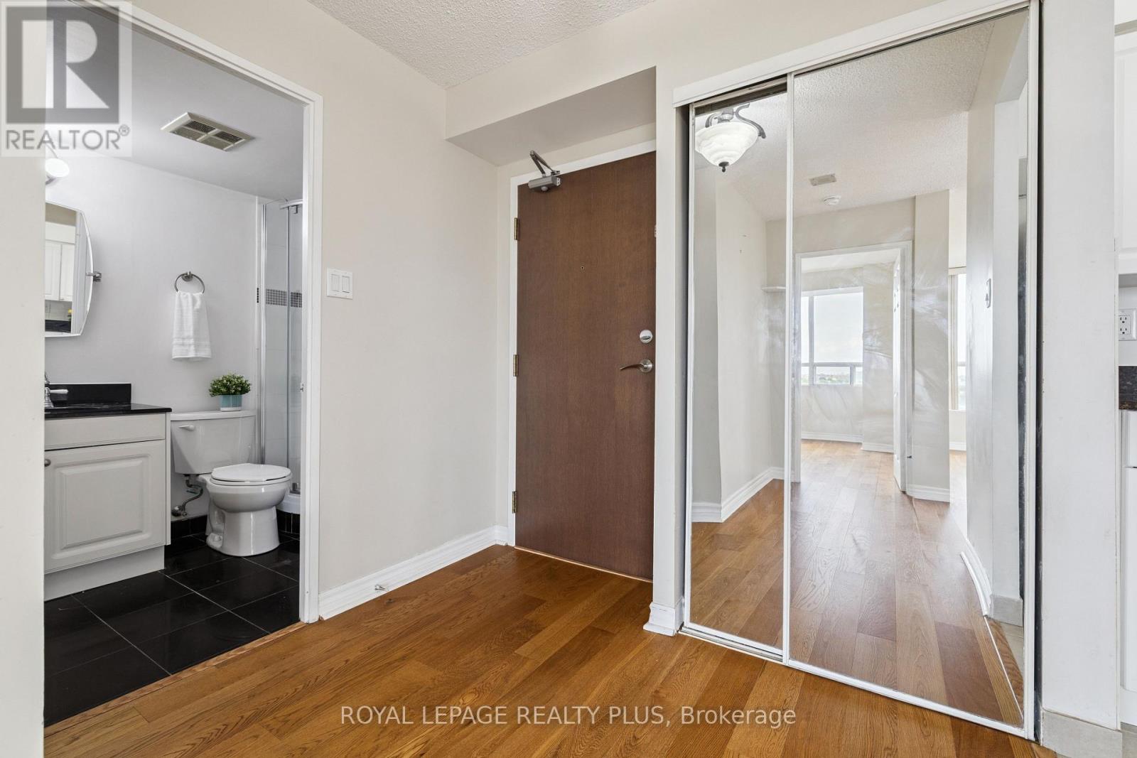 Photo 23 of 712 50 Kingsbridge Garden Circle, Mississauga ON