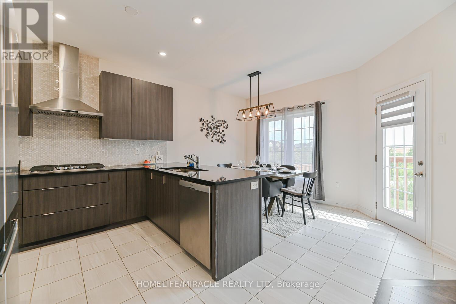 Photo 9 of 443 Henderson Way, Shelburne ON