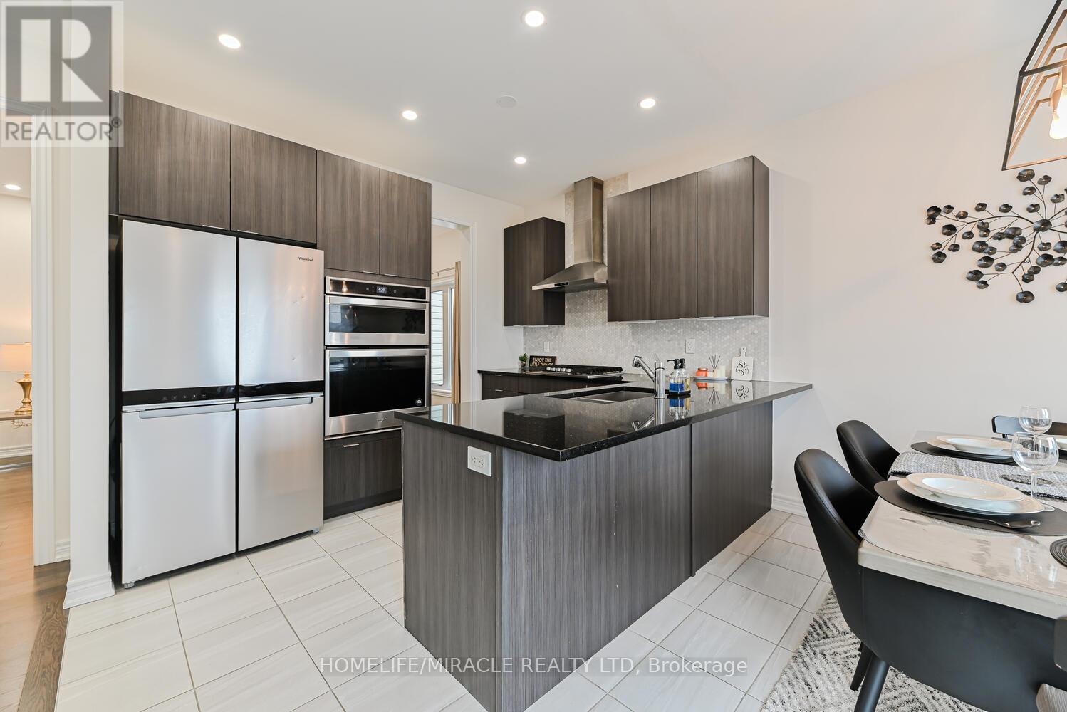 Photo 3 of 443 Henderson Way, Shelburne ON