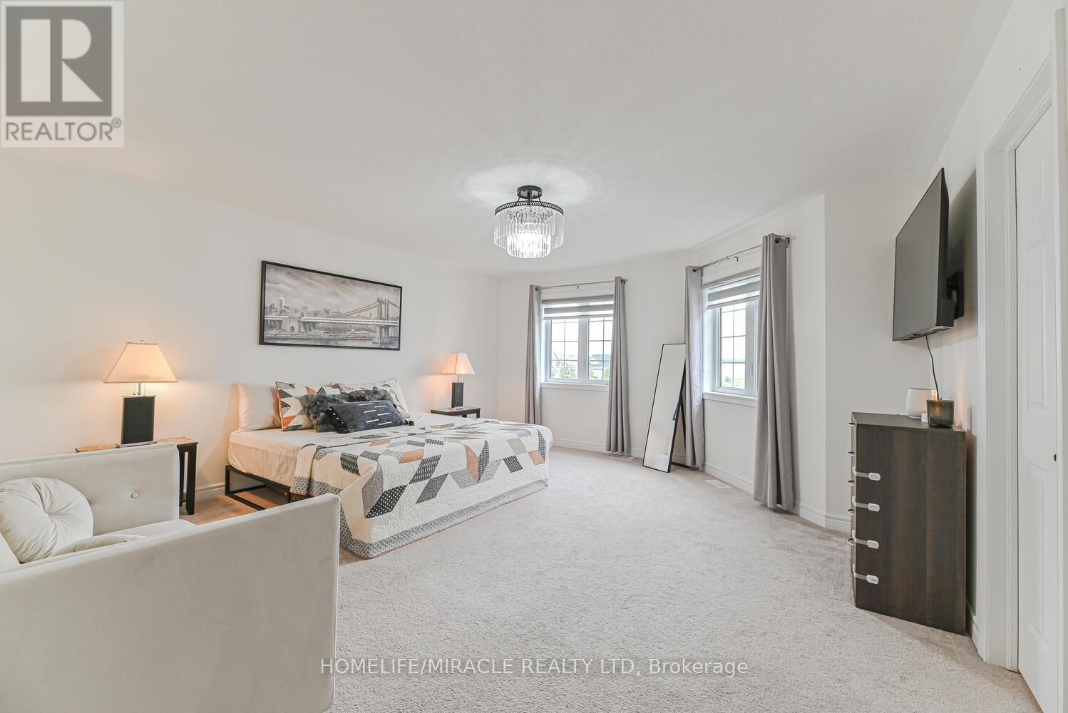 Photo 4 of 443 Henderson Way, Shelburne ON