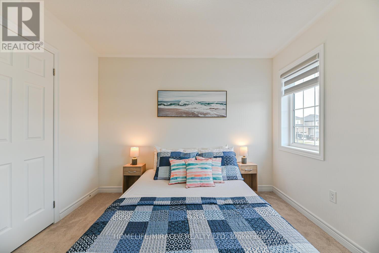 Photo 10 of 443 Henderson Way, Shelburne ON