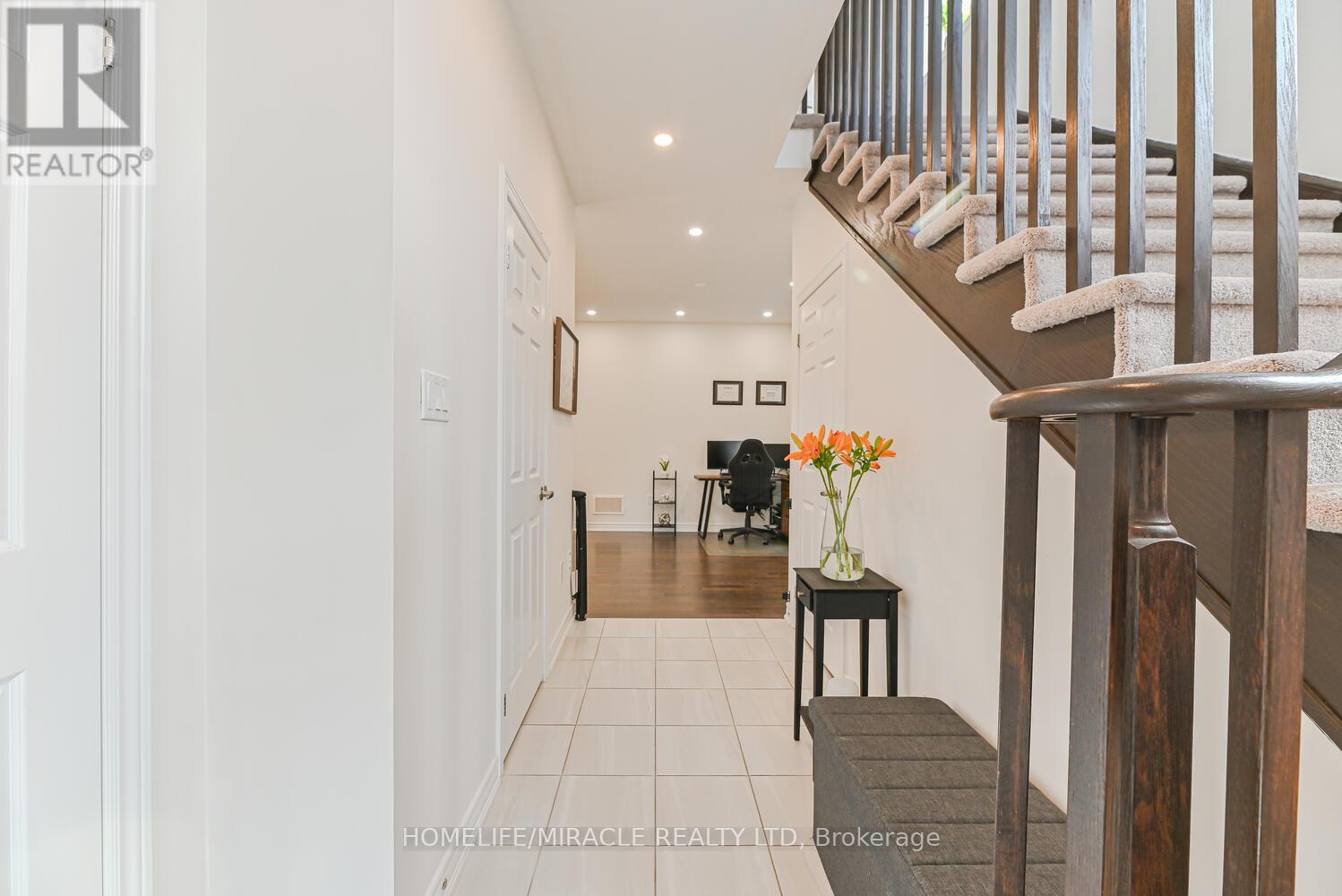 Photo 13 of 443 Henderson Way, Shelburne ON