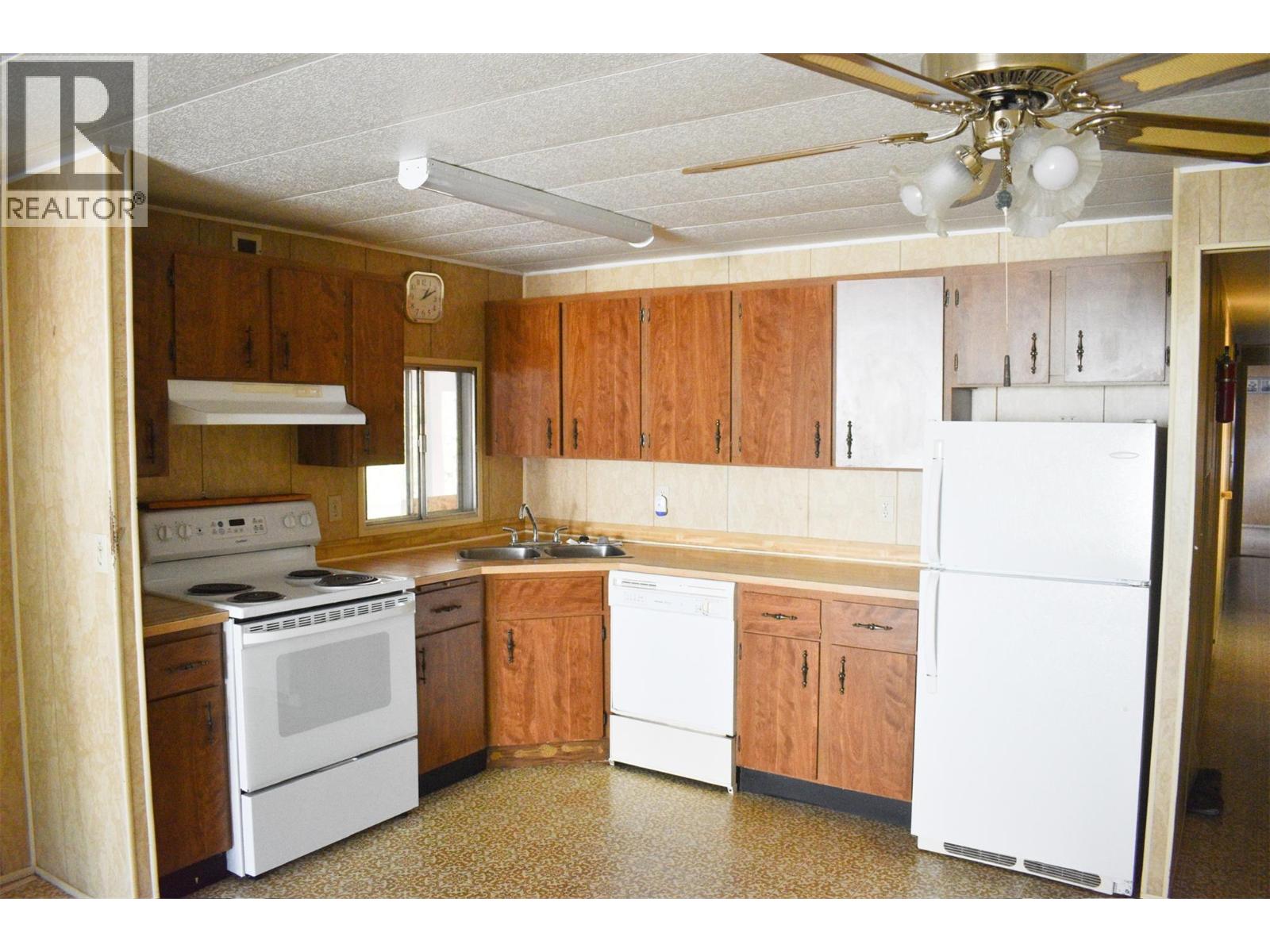 #1 150 TAMARAC AVENUE - 11