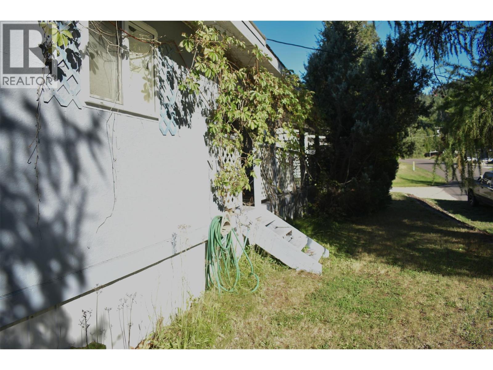 #1 150 TAMARAC AVENUE - 8