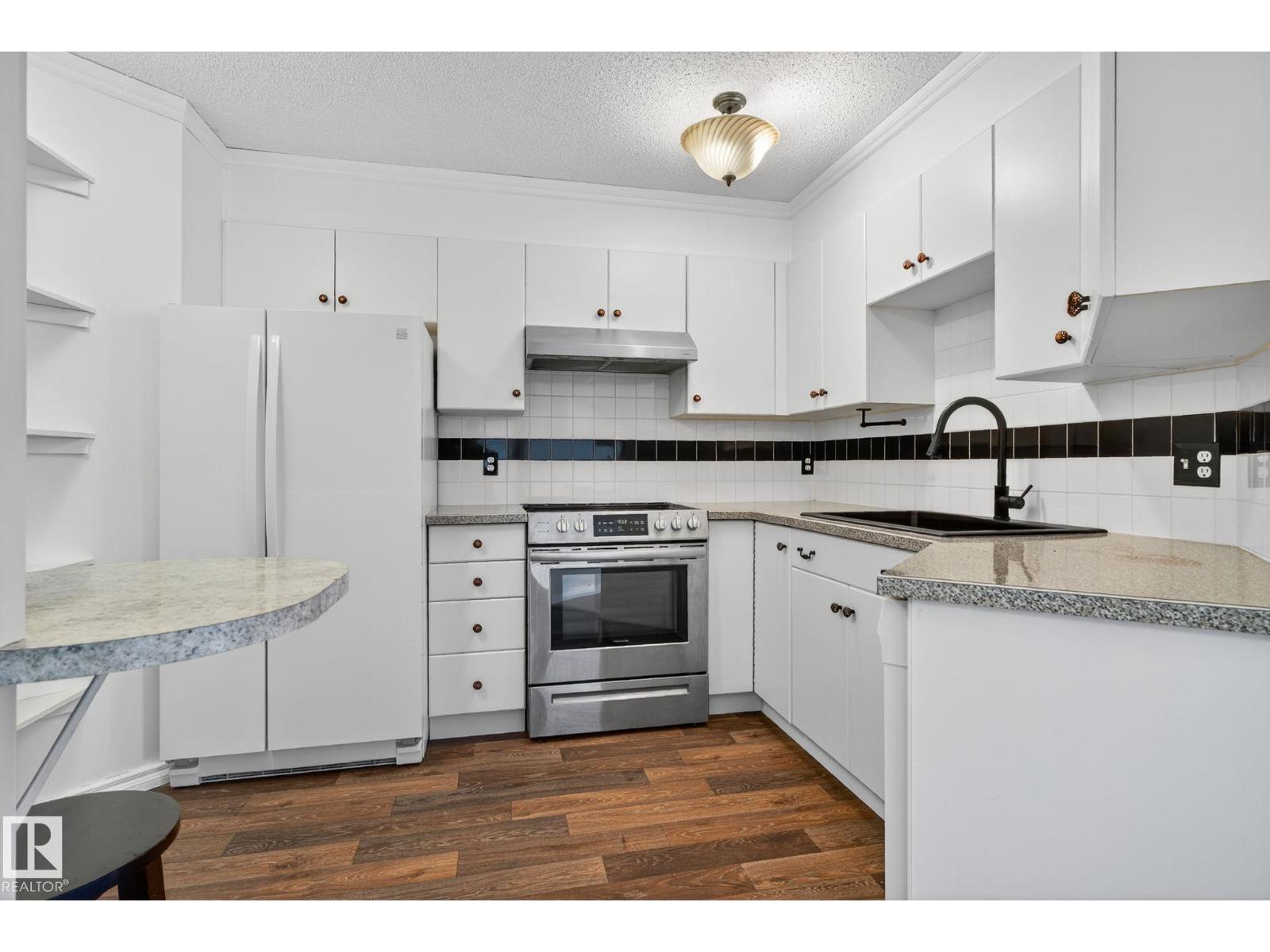 Photo 5 of 405 11716 100 Av Nw, Edmonton AB