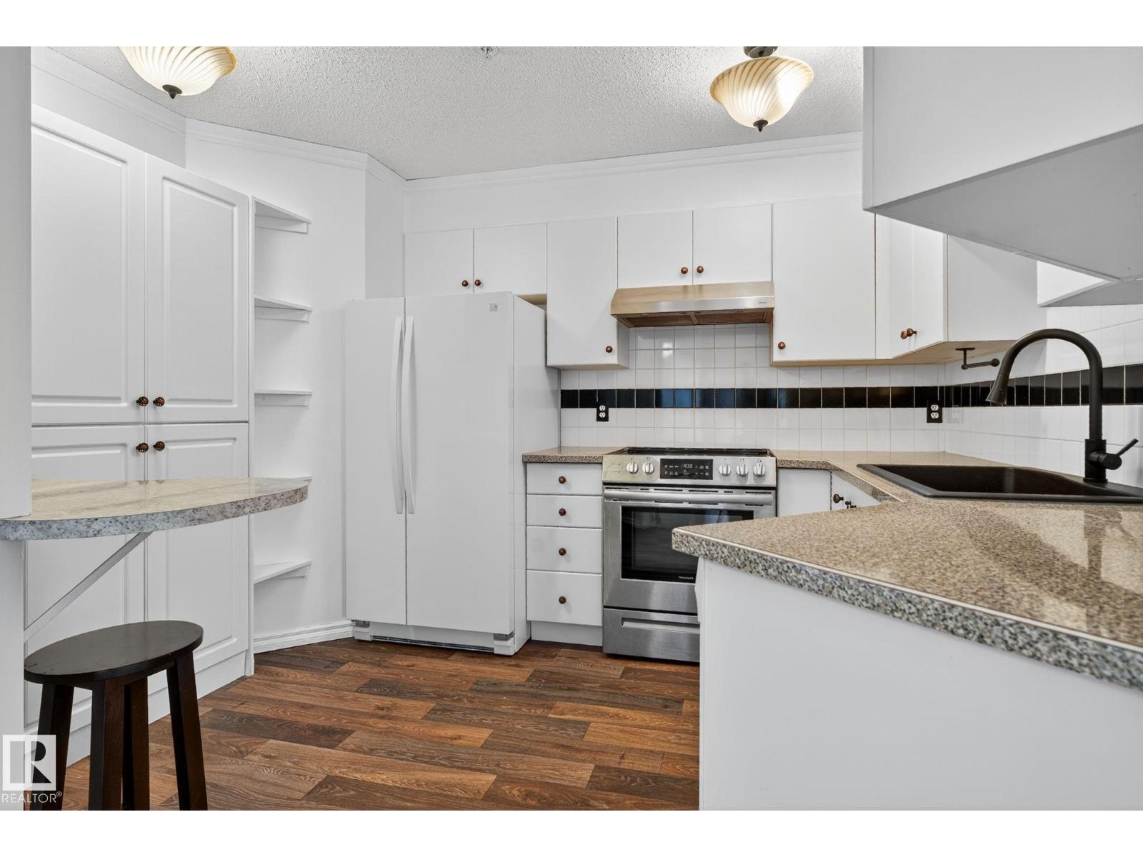 Photo 29 of 405 11716 100 Av Nw, Edmonton AB