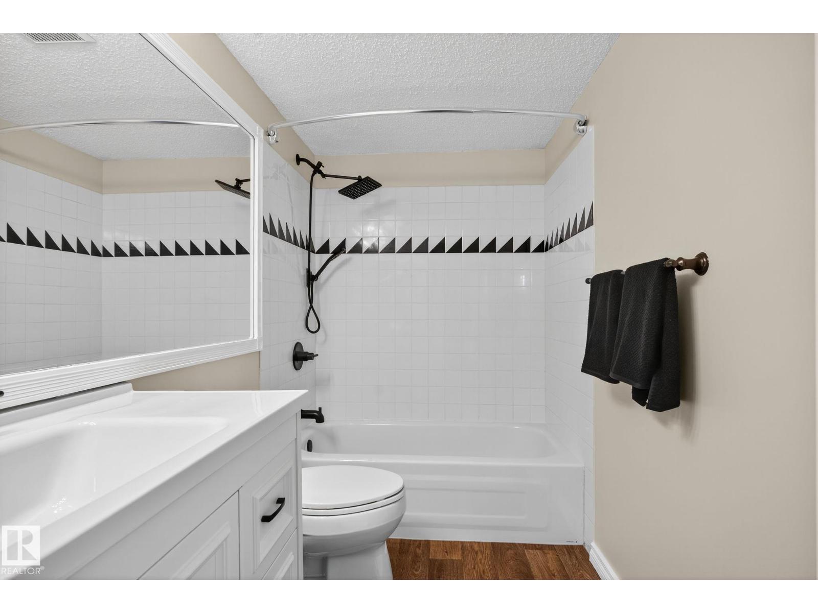 Photo 11 of 405 11716 100 Av Nw, Edmonton AB