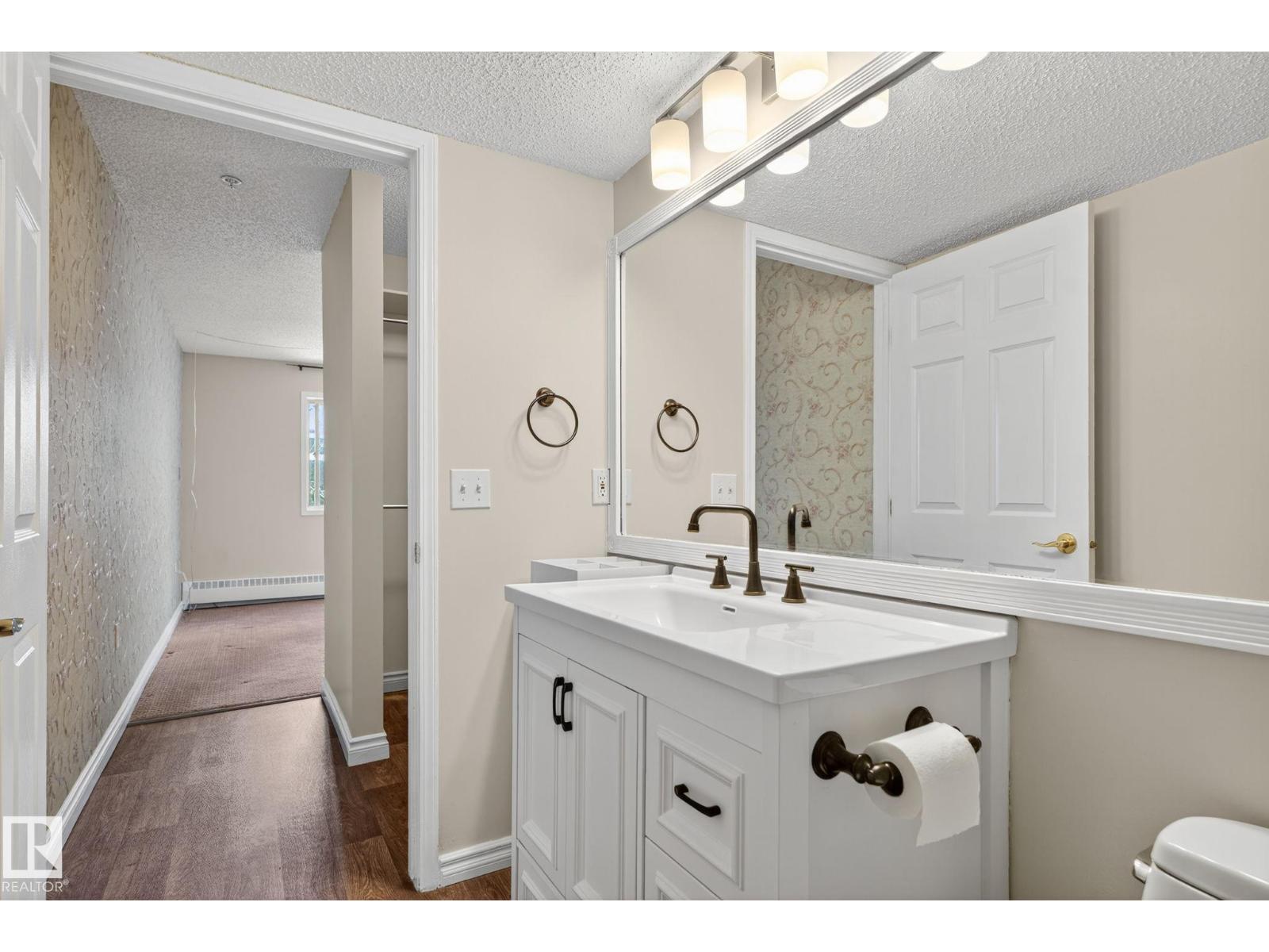 Photo 41 of 405 11716 100 Av Nw, Edmonton AB