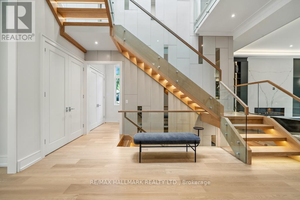 Photo 31 of 215 Northwood Drive, Toronto ON
