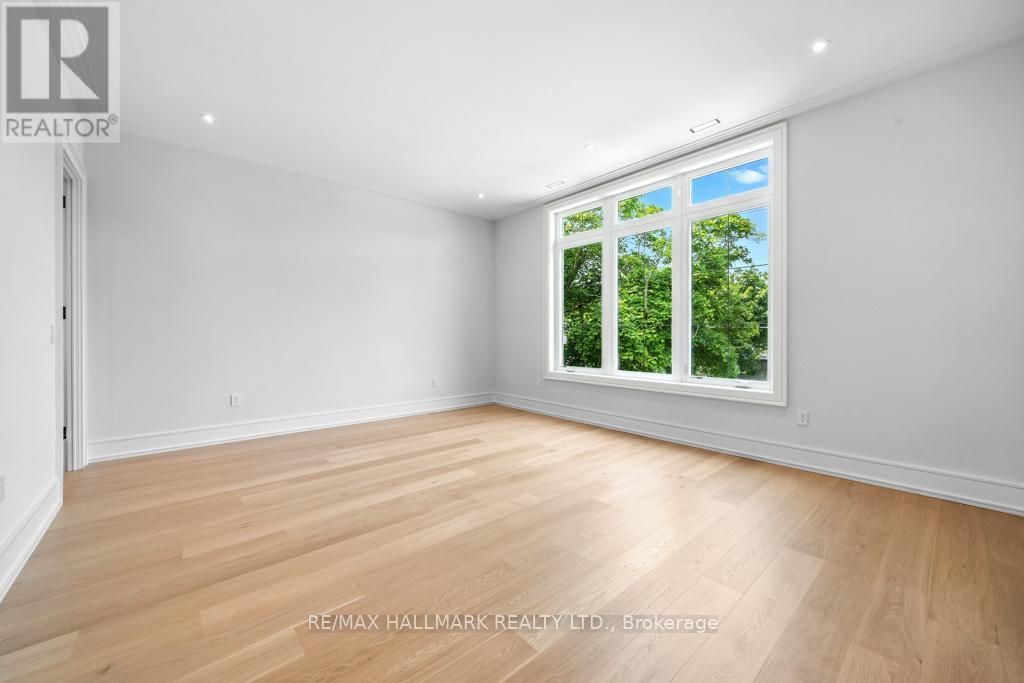 Photo 33 of 215 Northwood Drive, Toronto ON