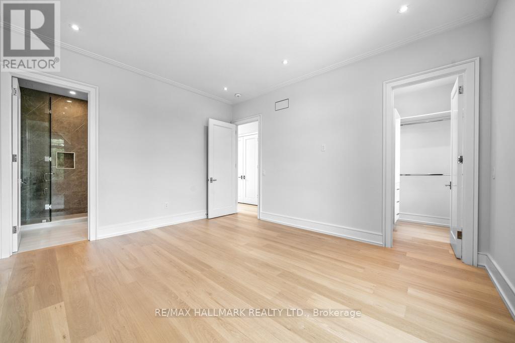 Photo 35 of 215 Northwood Drive, Toronto ON