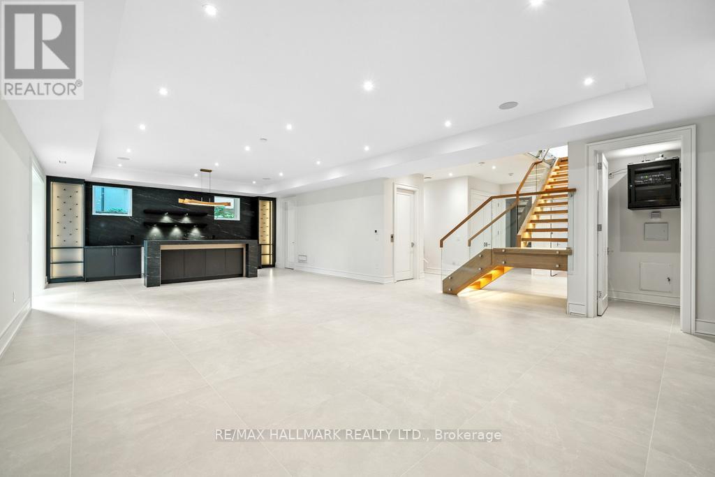 Photo 26 of 215 Northwood Drive, Toronto ON