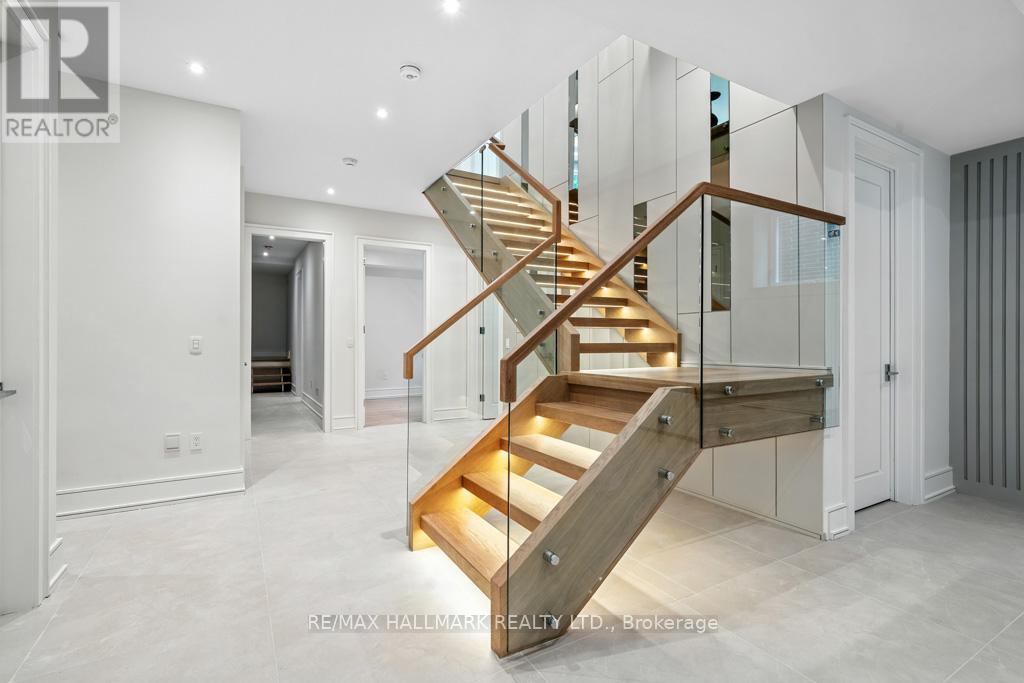 Photo 14 of 215 Northwood Drive, Toronto ON