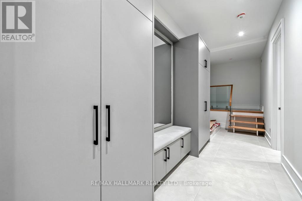 Photo 25 of 215 Northwood Drive, Toronto ON