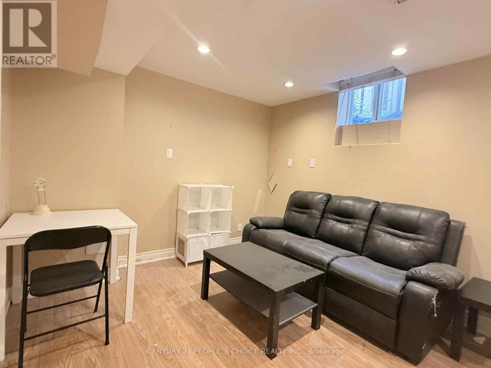 Photo 11 of Bsmt 485 Greenpark Crescent, Mississauga ON