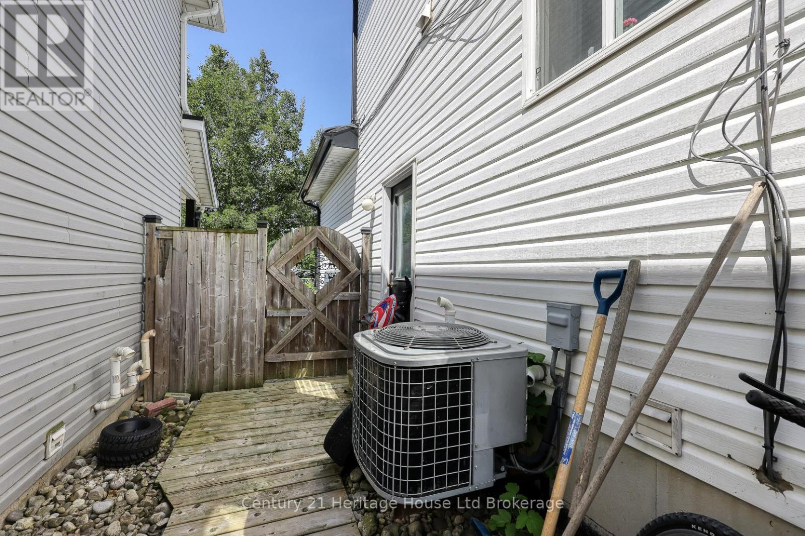 Photo 23 of 67 Stafford Street, Woodstock ON