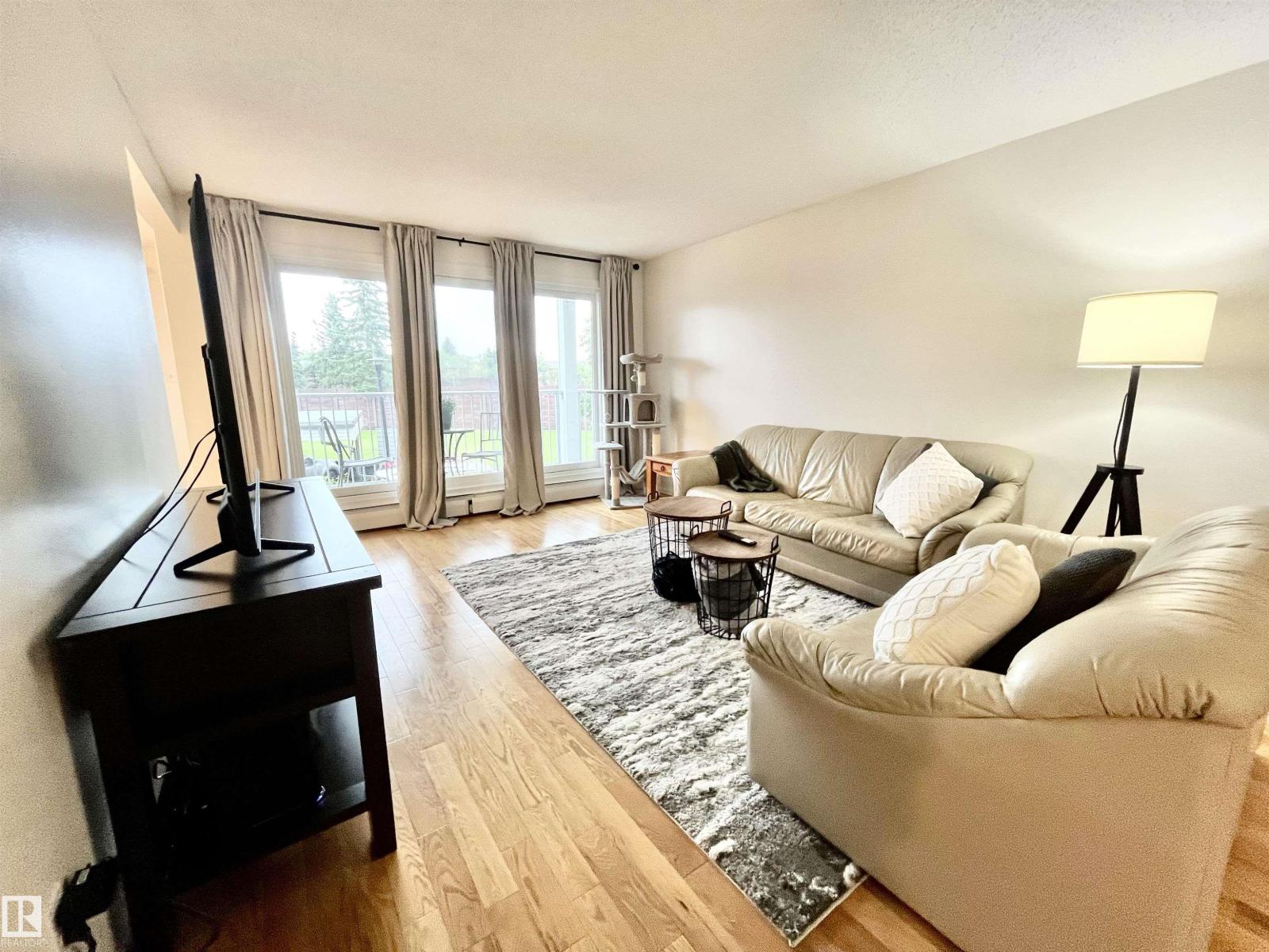 Photo 16 of 233 4404 122 St Nw, Edmonton AB