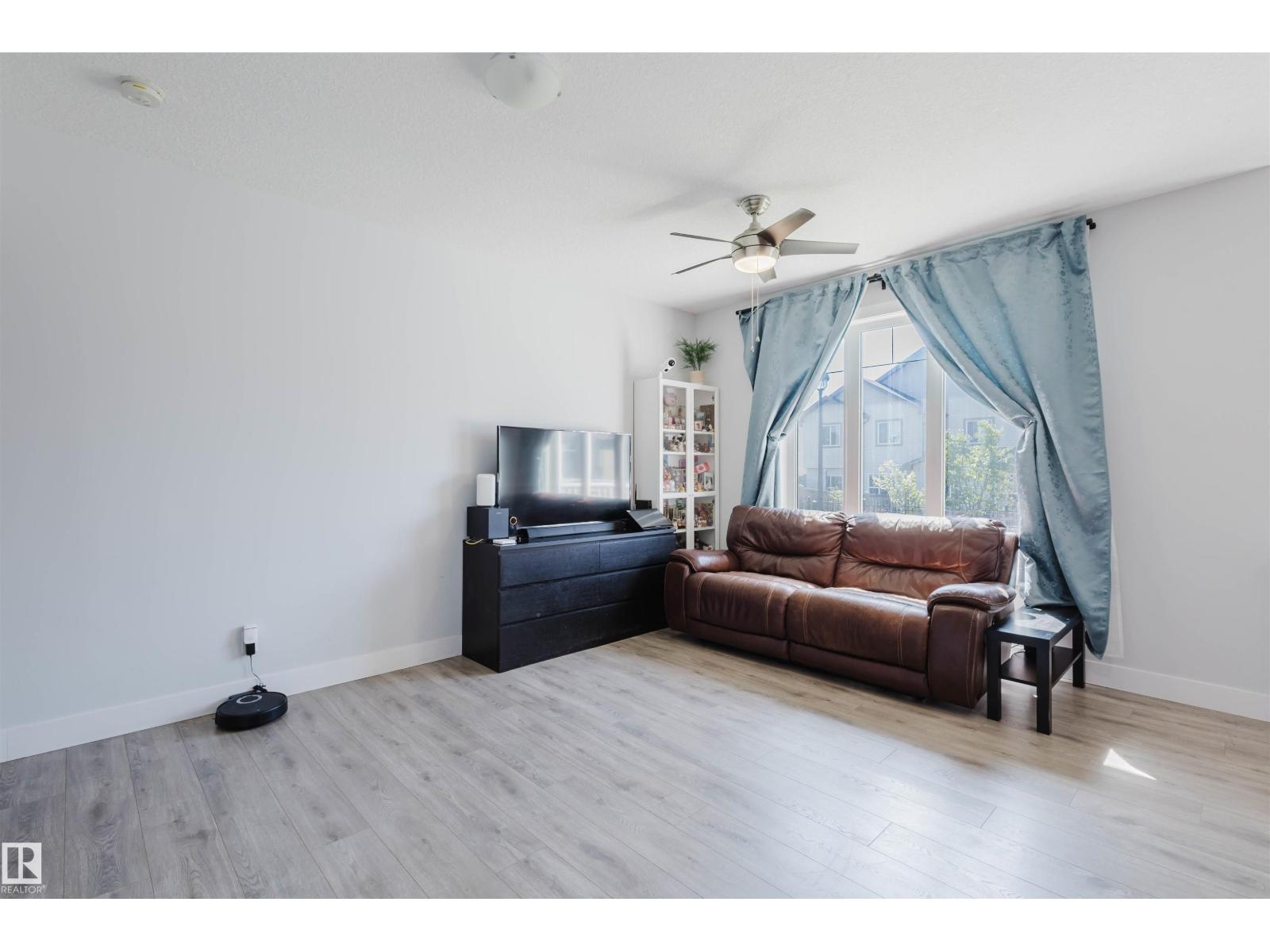 Photo 6 of 18 4835 Wright Dr Sw, Edmonton AB
