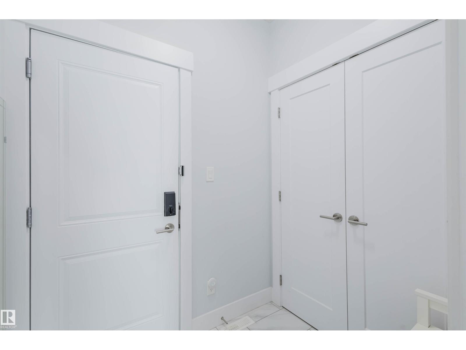 Photo 17 of 18 4835 Wright Dr Sw, Edmonton AB
