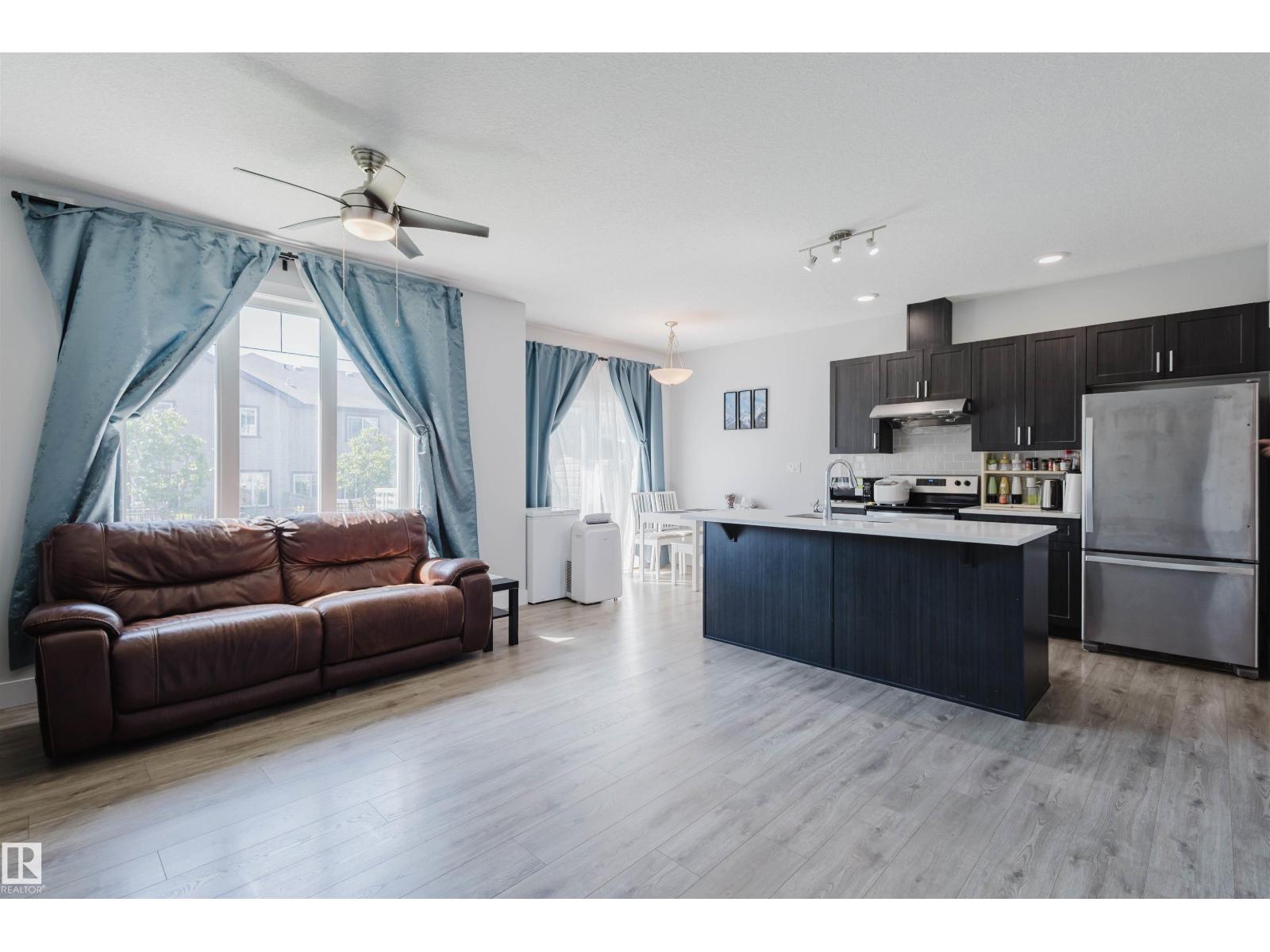 Photo 5 of 18 4835 Wright Dr Sw, Edmonton AB