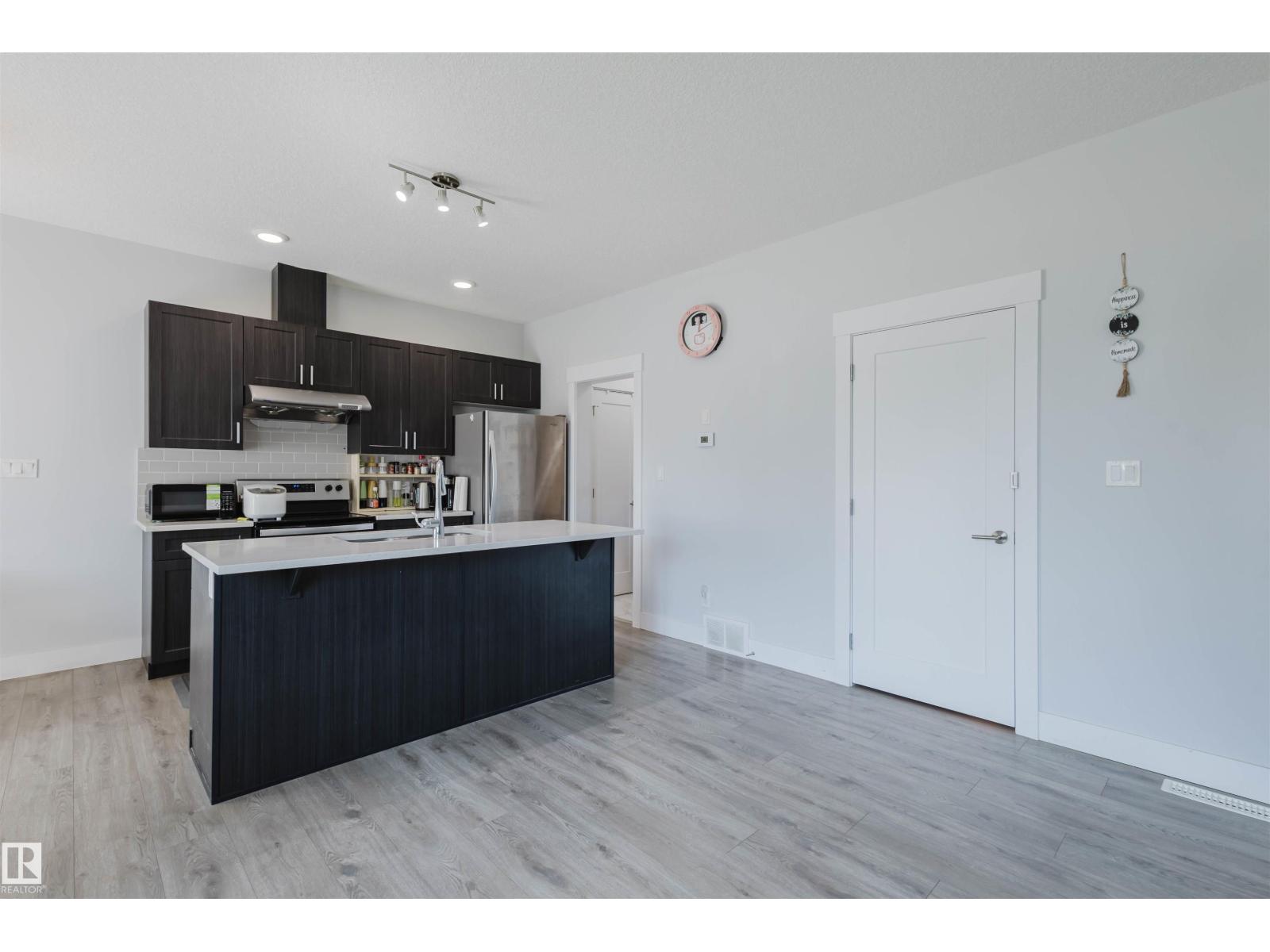 Photo 9 of 18 4835 Wright Dr Sw, Edmonton AB