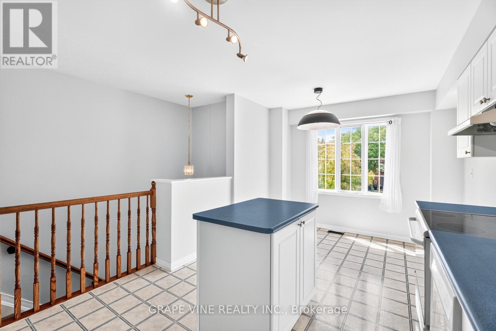 Photo 8 of 21 Scout Street, Ottawa ON