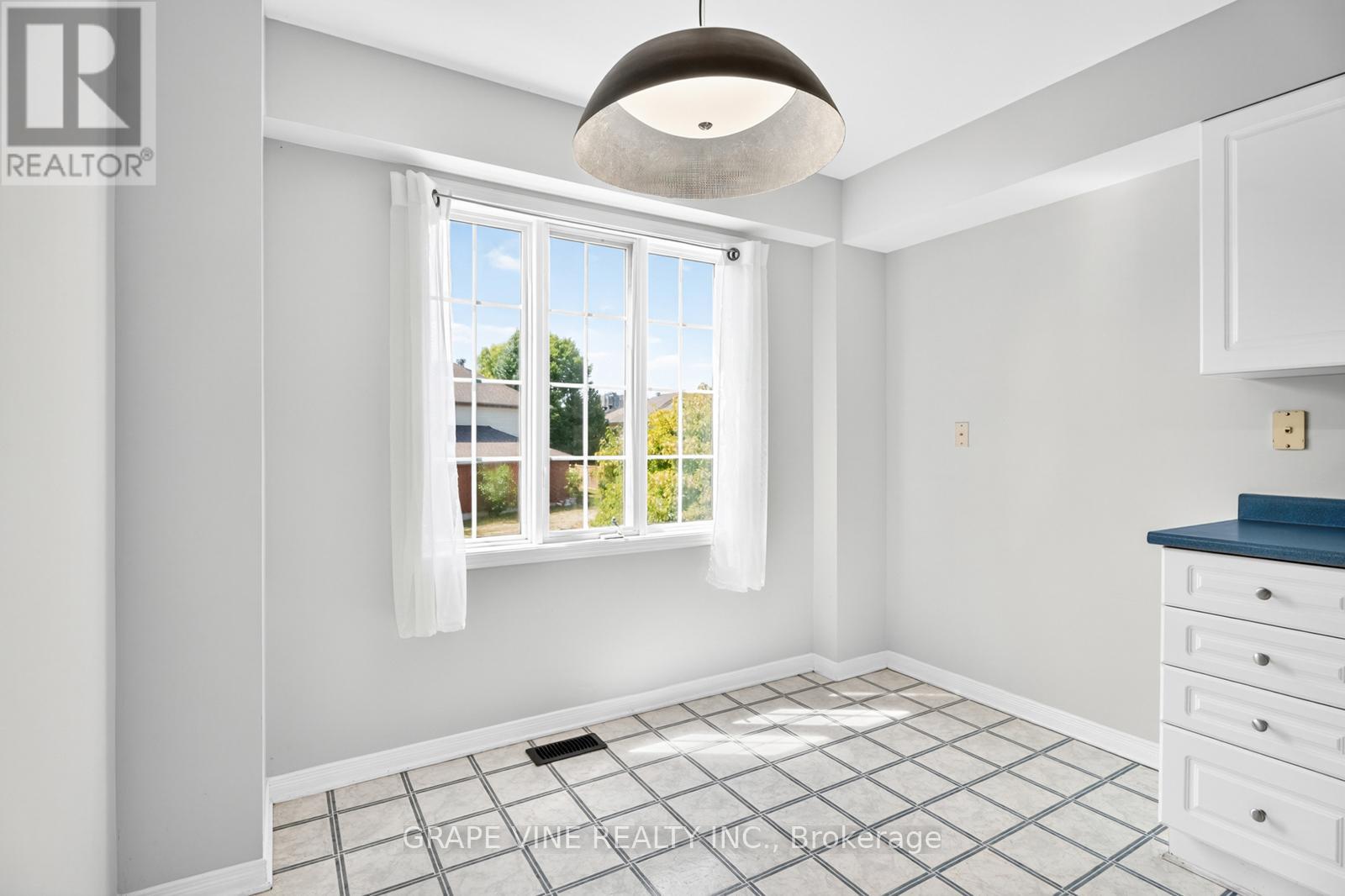 Photo 7 of 21 Scout Street, Ottawa ON