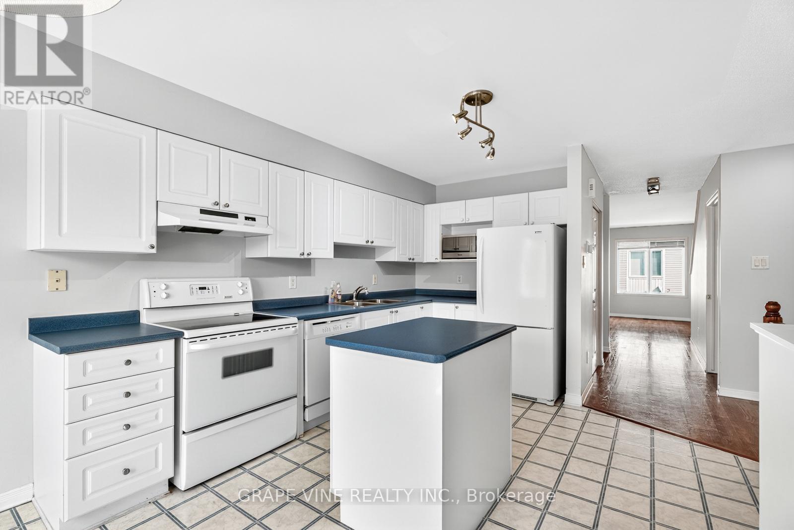 Photo 4 of 21 Scout Street, Ottawa ON