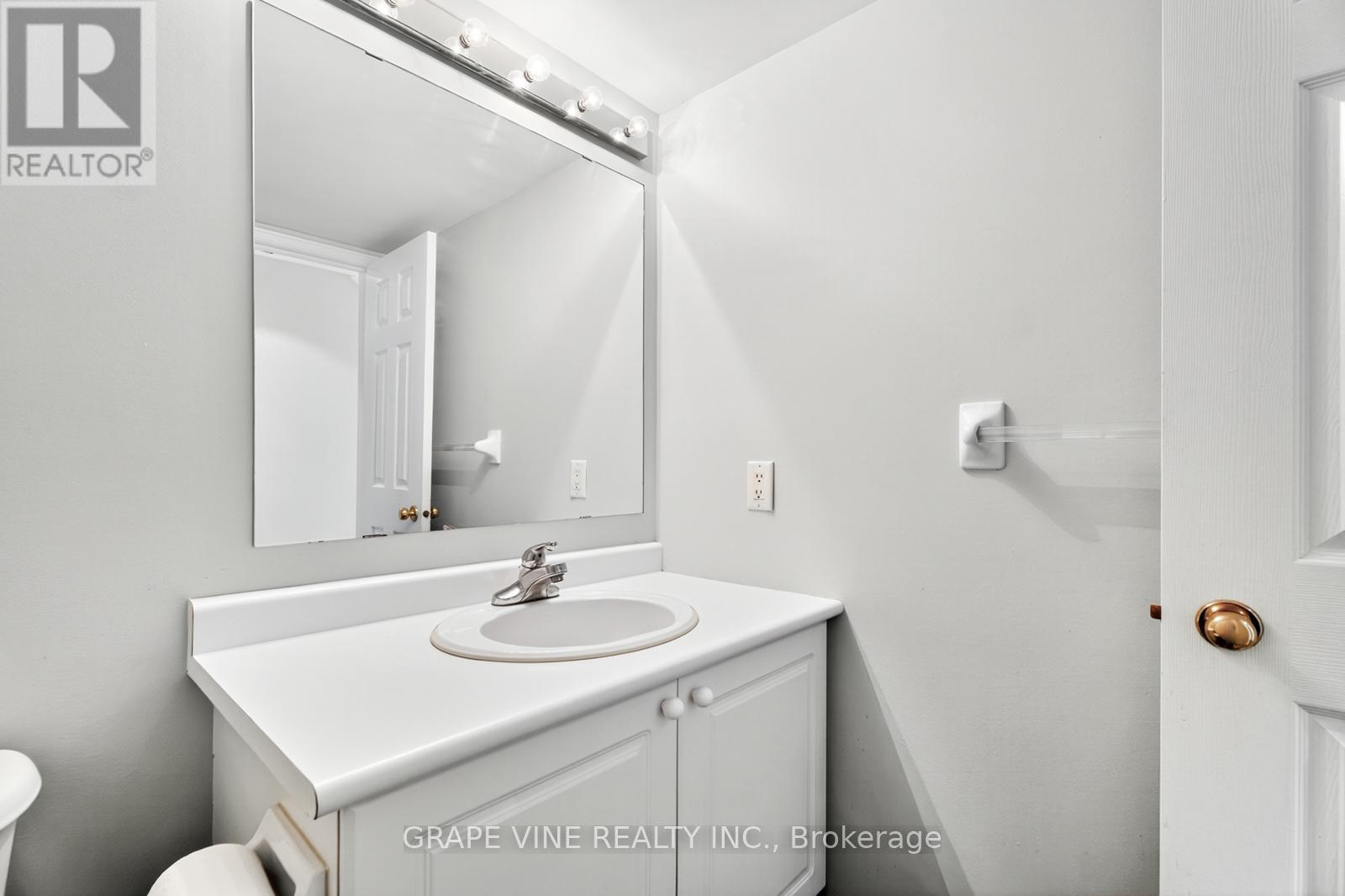 Photo 34 of 21 Scout Street, Ottawa ON